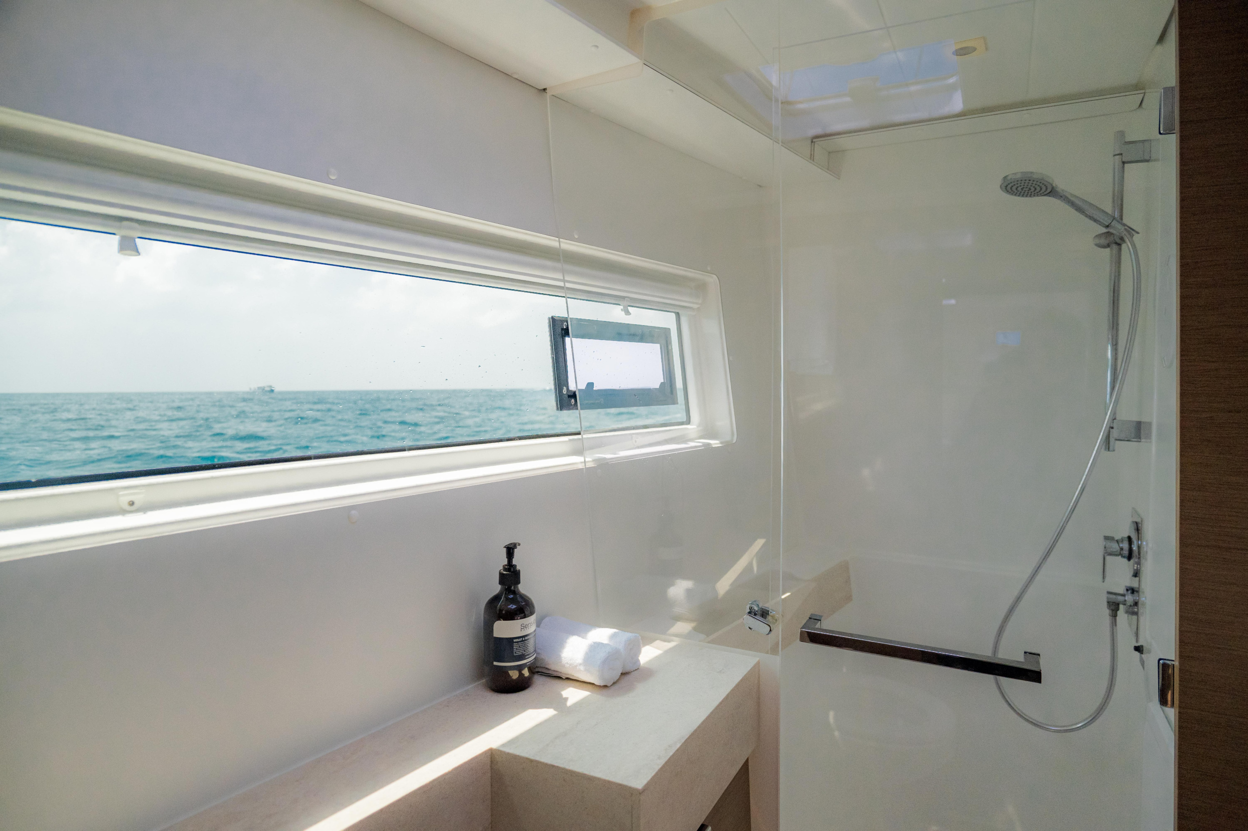 Lagoon 40 — photo 13