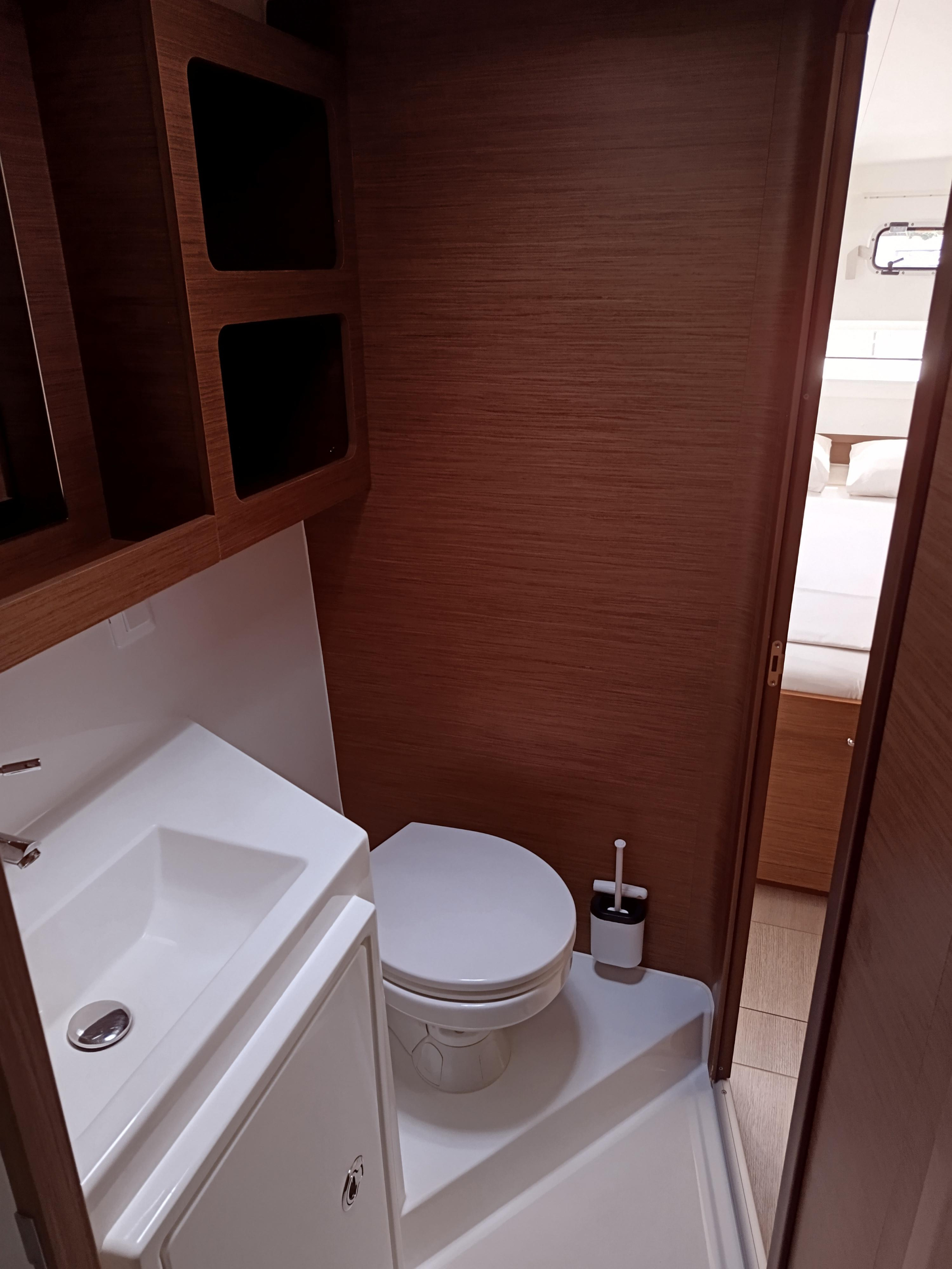 Lagoon 42 — photo 10