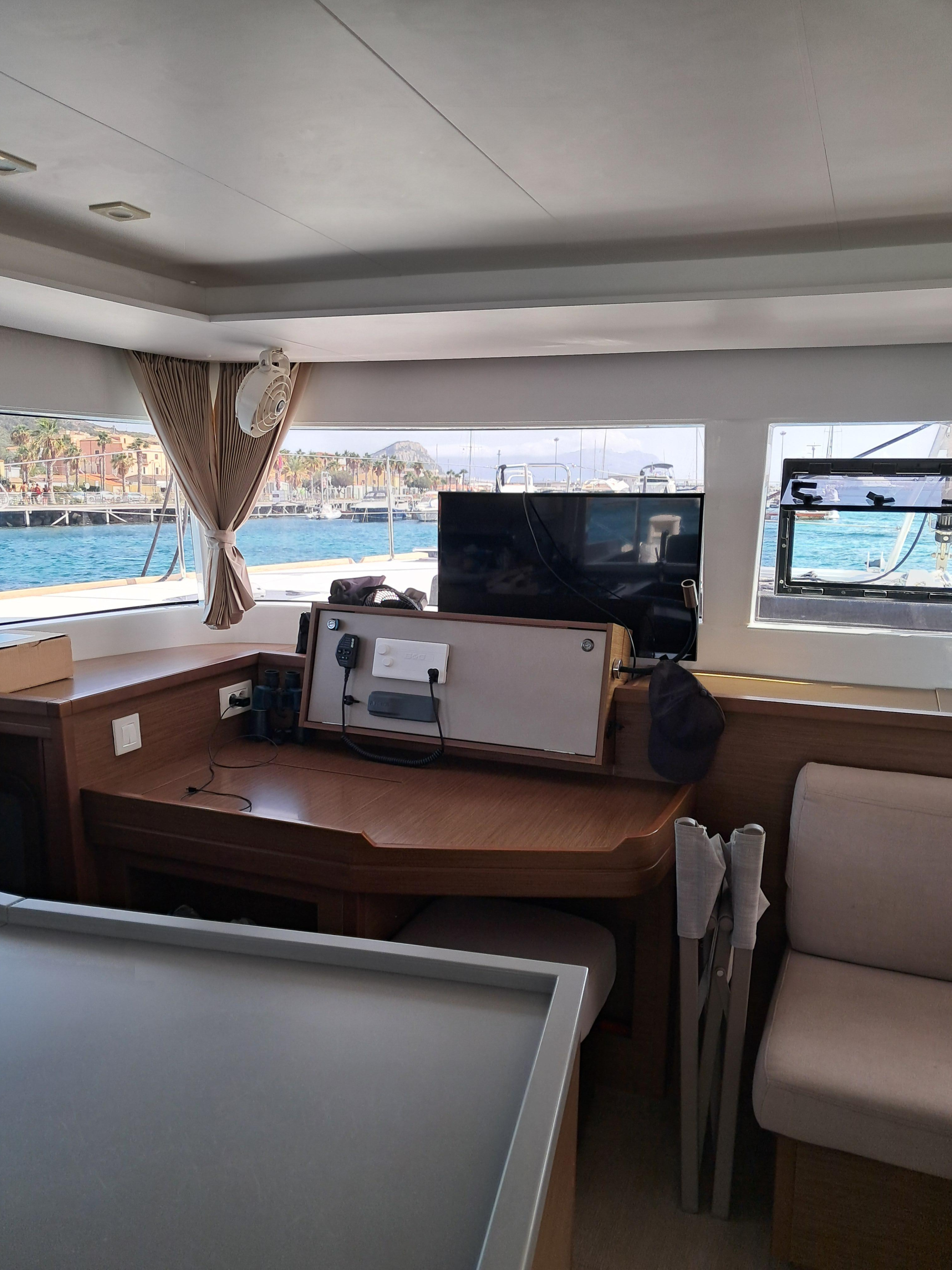 Lagoon 450 Flybridge — photo 30