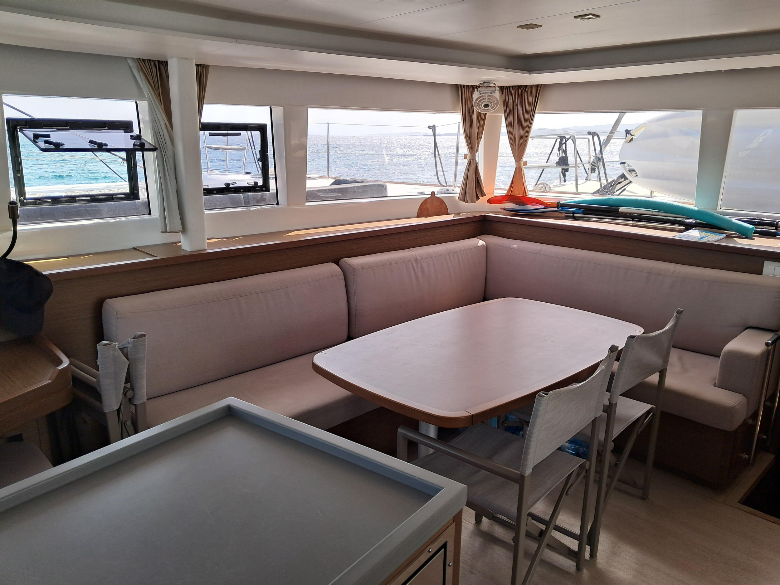 Lagoon 450 Flybridge — photo 21