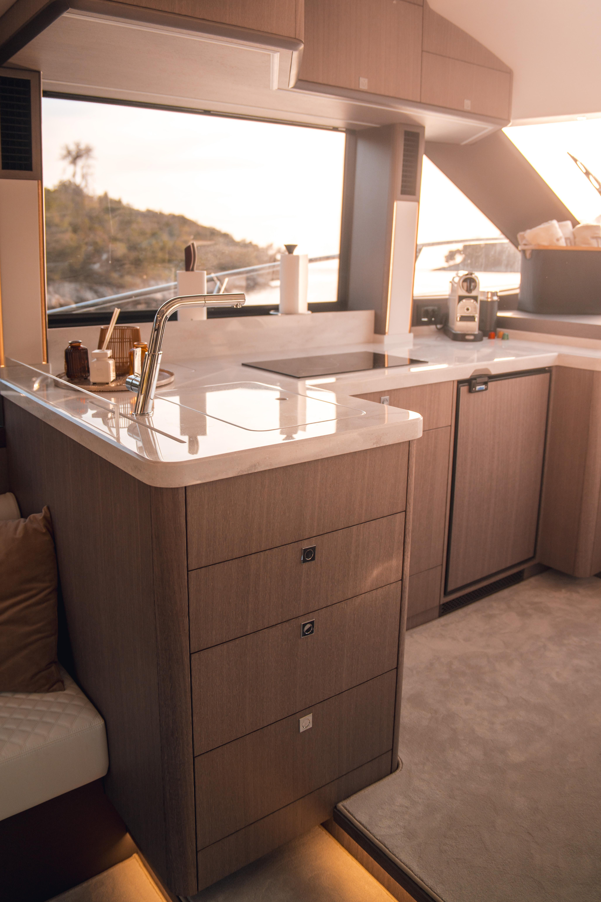 Galeon 440 Fly — photo 39