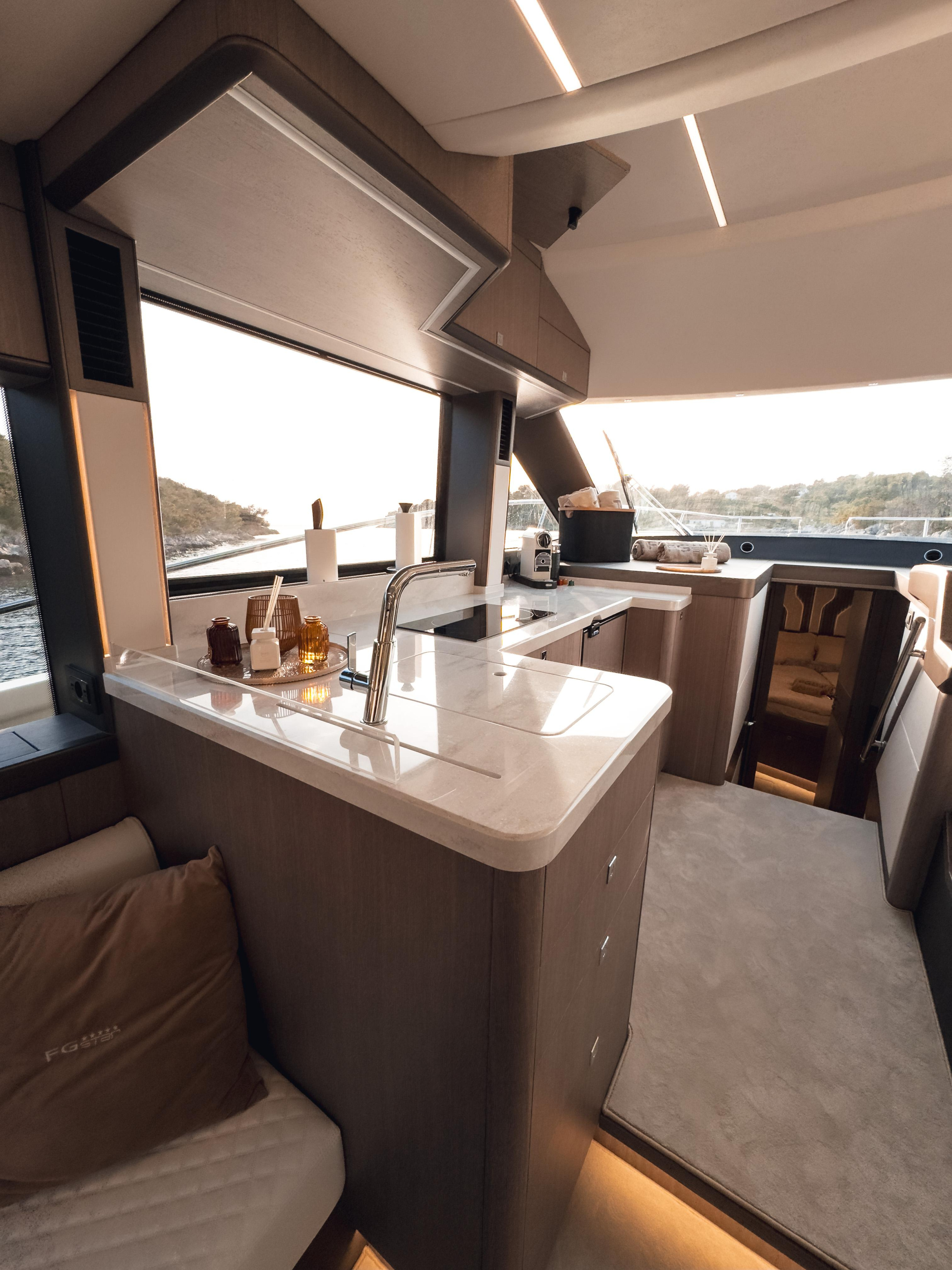 Galeon 440 Fly — photo 17