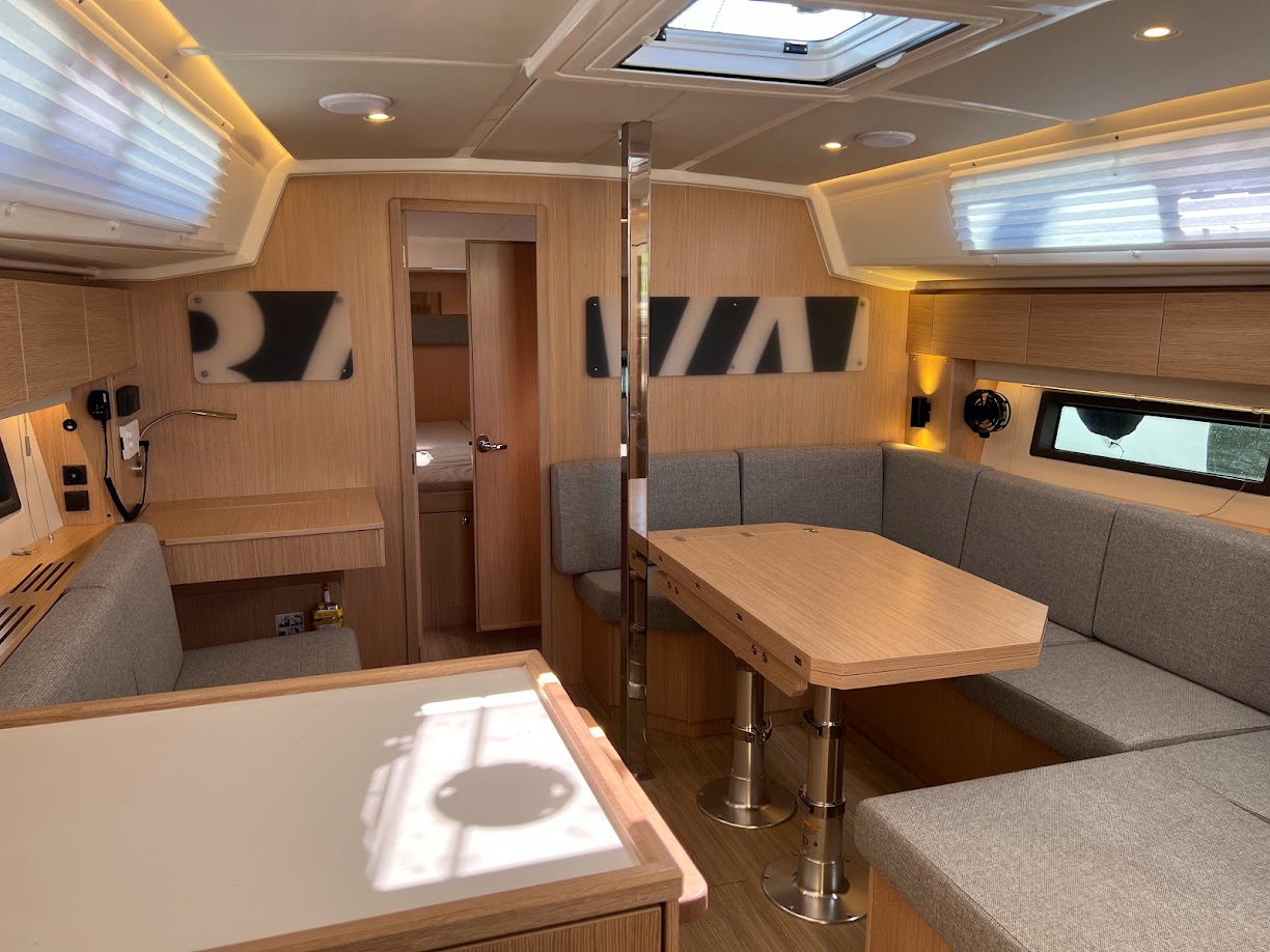 Bavaria C42 Style — photo 16