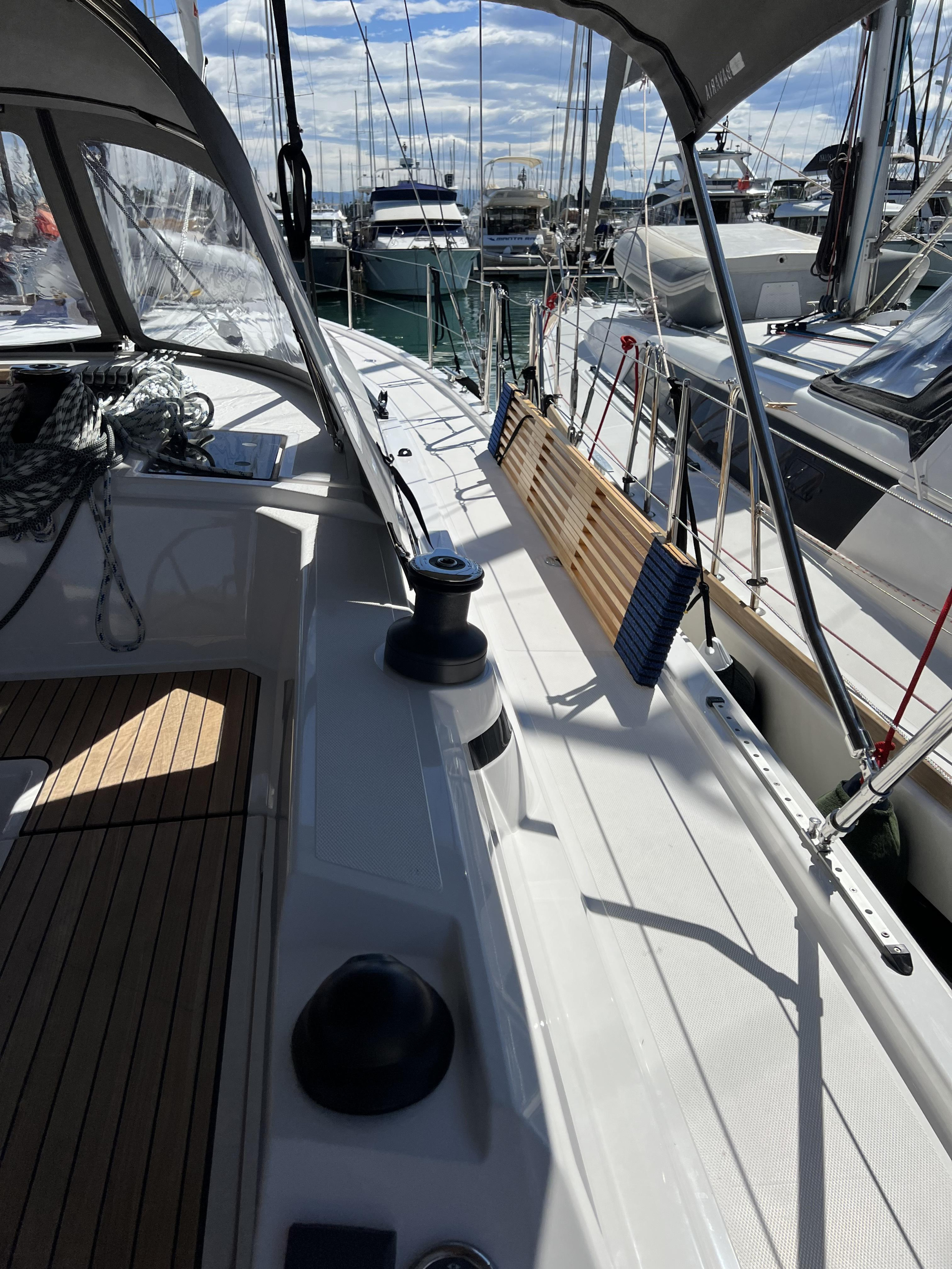 Bavaria C42 Style — photo 11