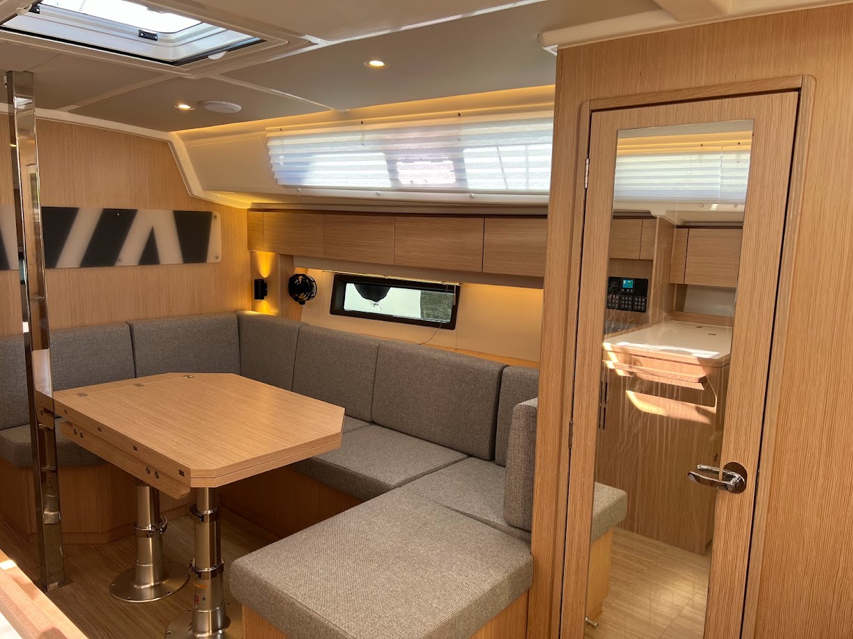 Bavaria C42 Style — photo 14