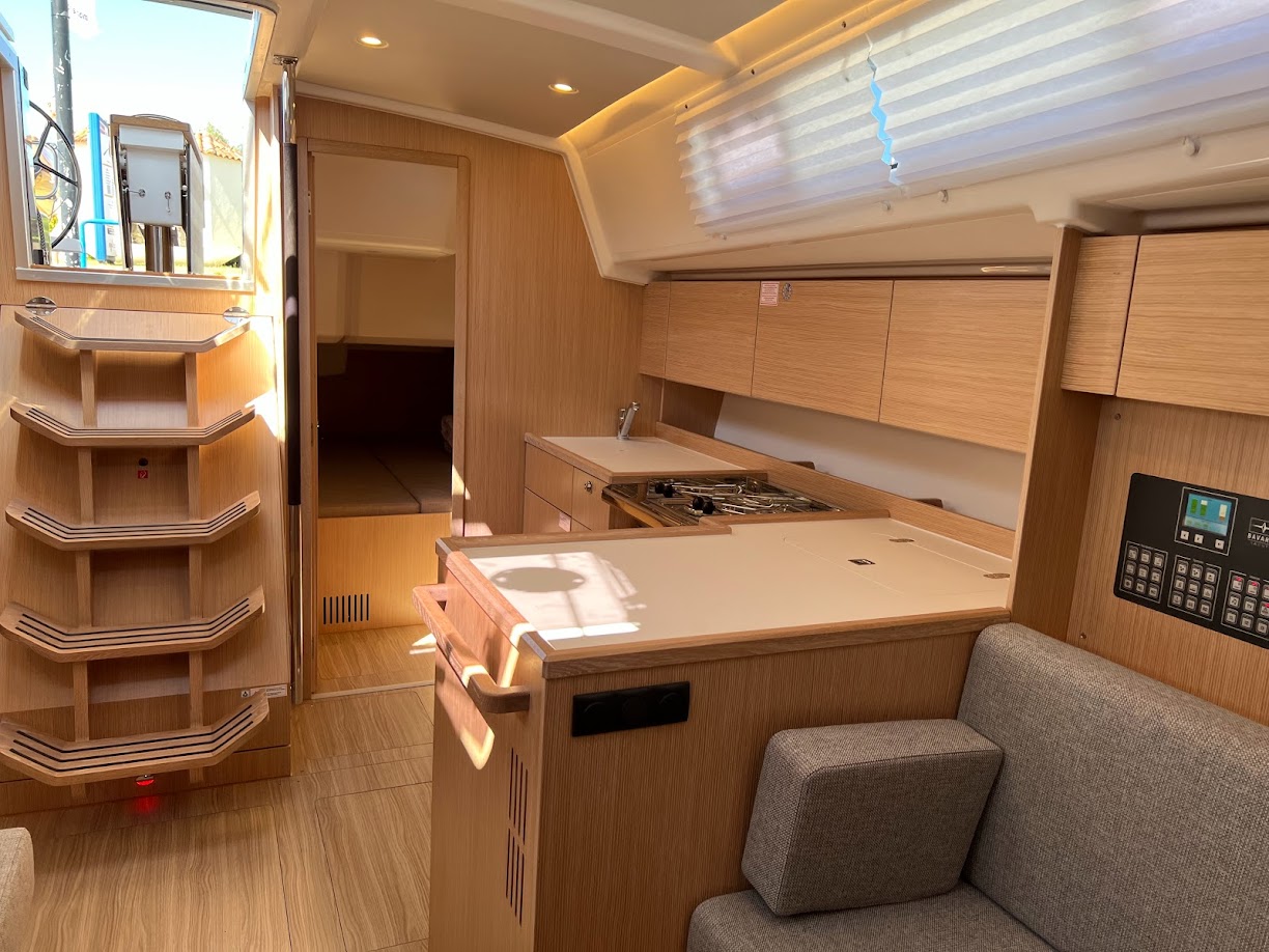 Bavaria C42 Style — photo 2