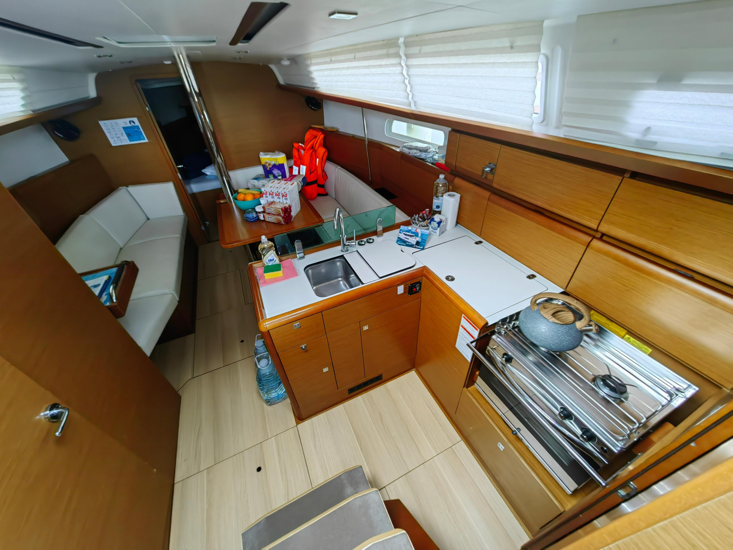 Sun Odyssey 389 — photo 30