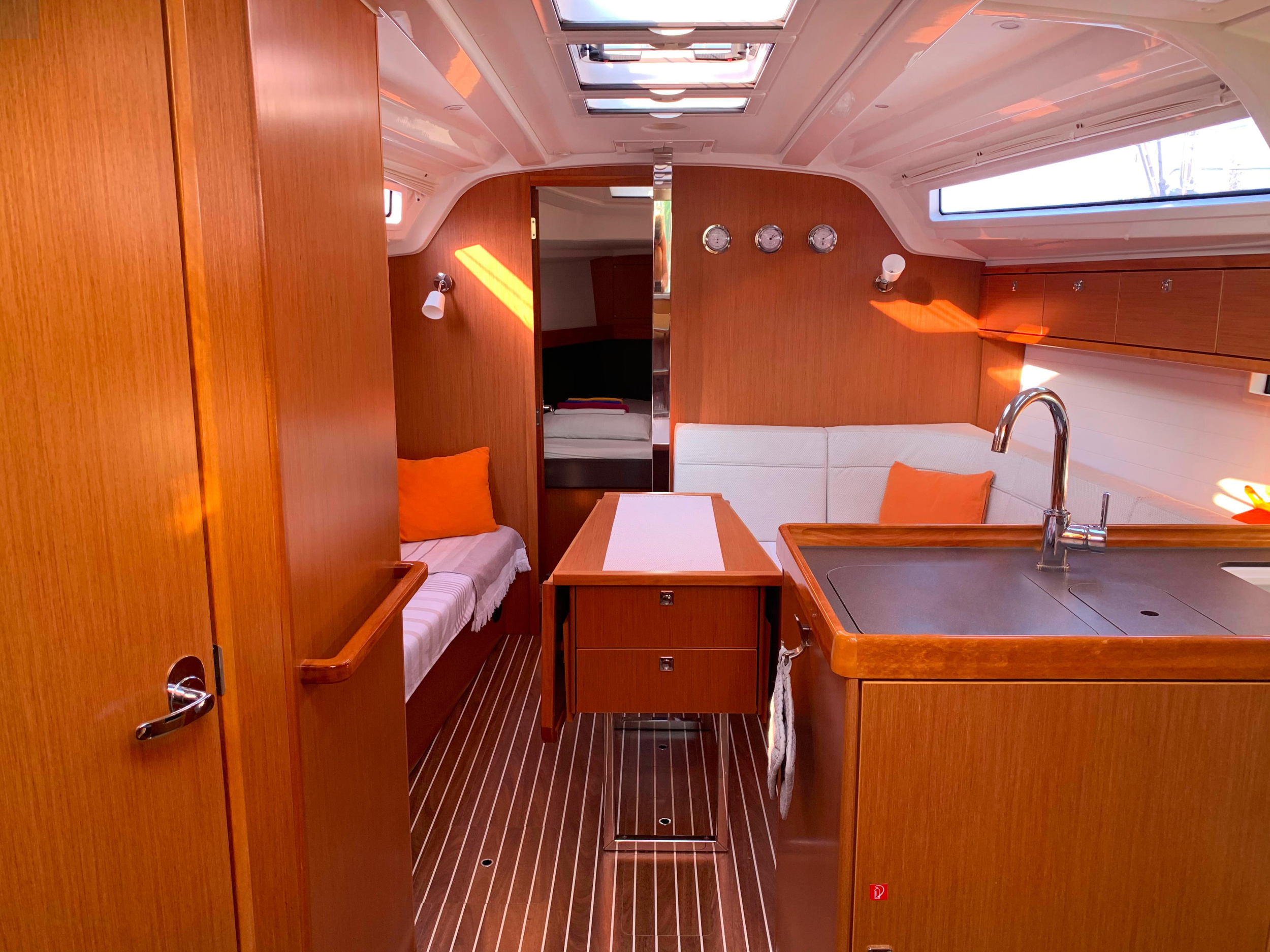 Bavaria 37 — photo 8