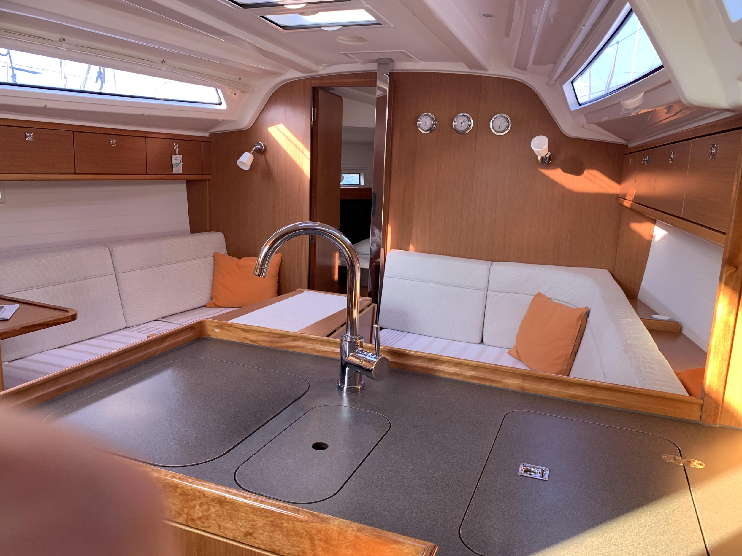 Bavaria 37 — photo 6