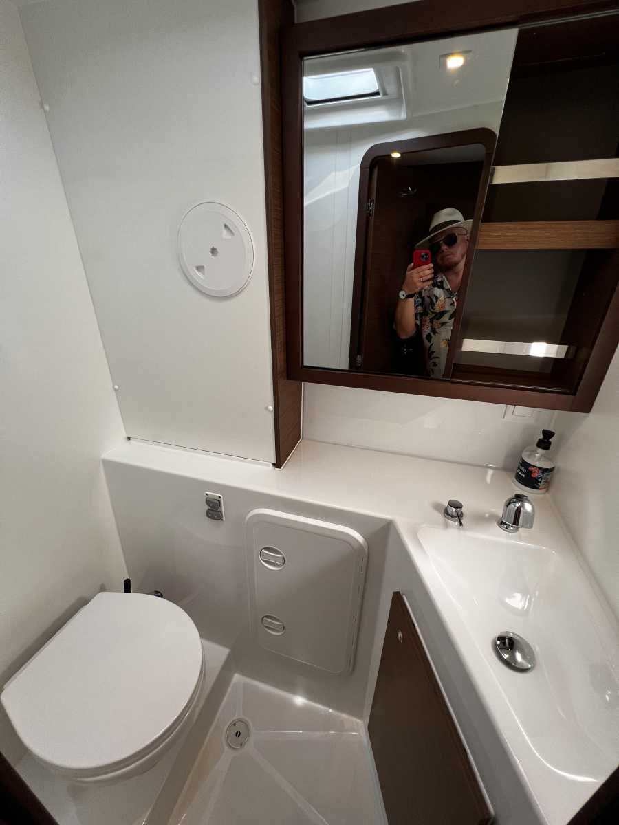 Lagoon 42 — photo 12