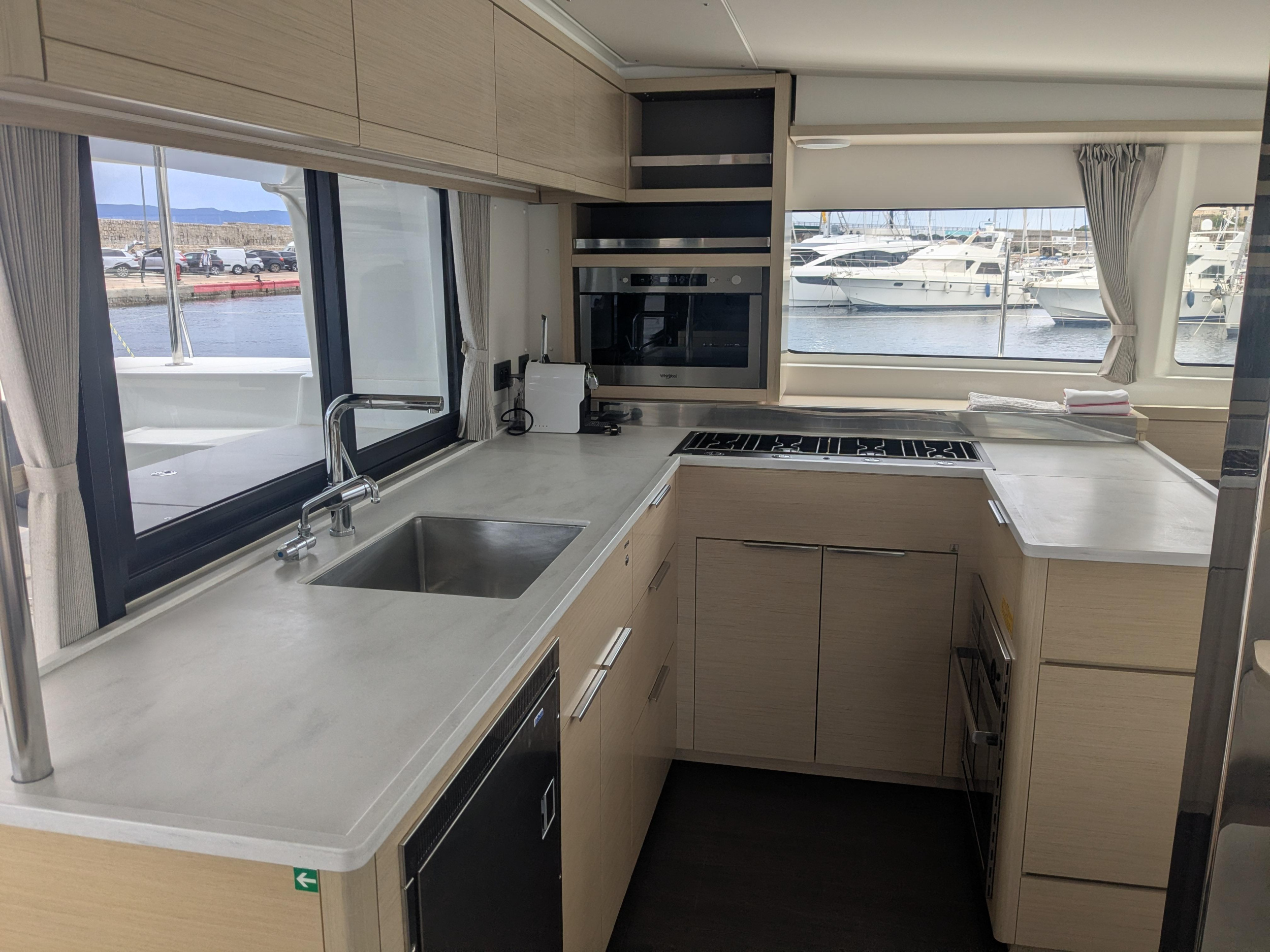 LAGOON 46 — photo 12