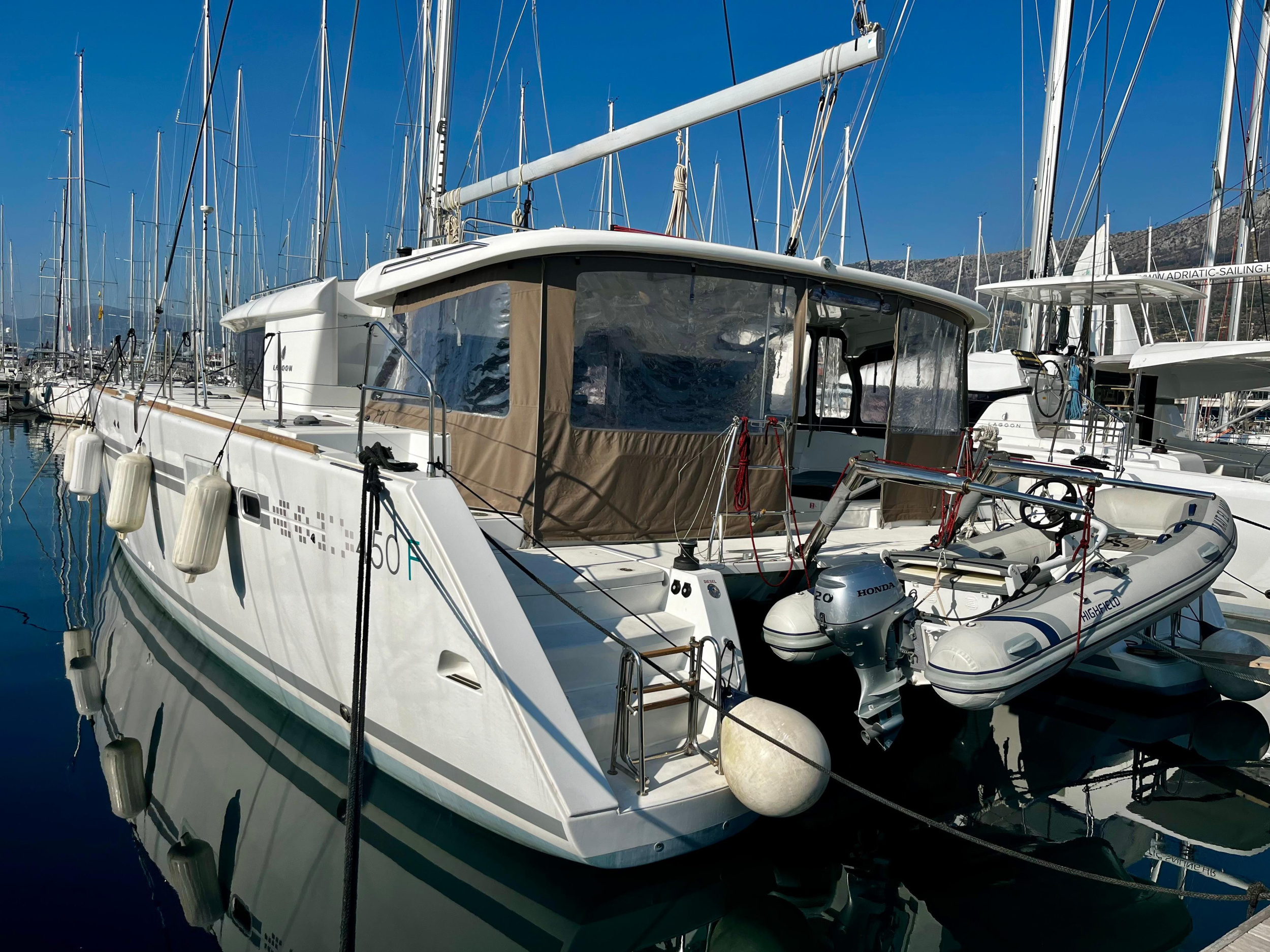 Lagoon 450 Fly — photo 1
