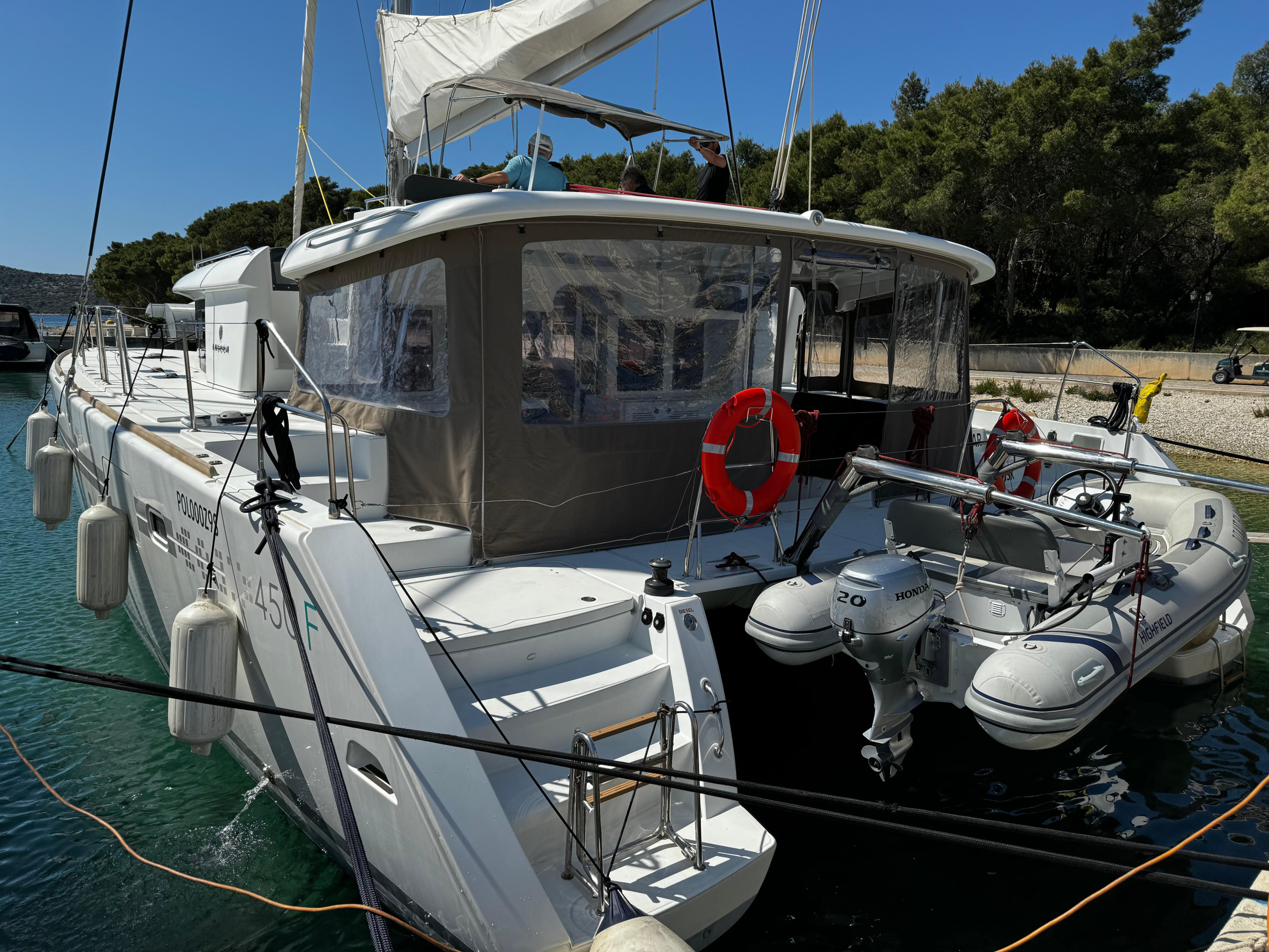 Lagoon 450 Fly — photo 17