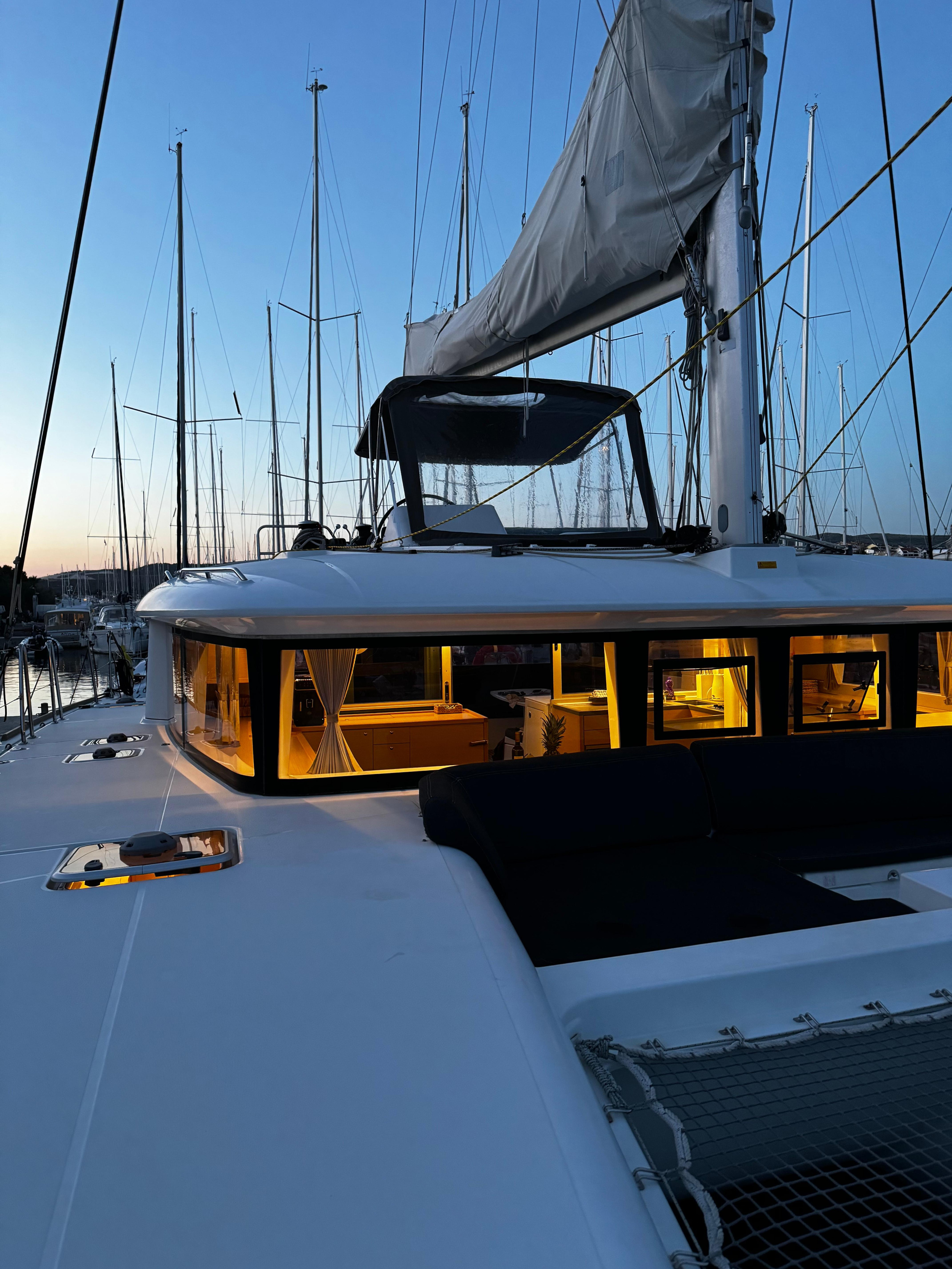 Lagoon 450 Fly — photo 9