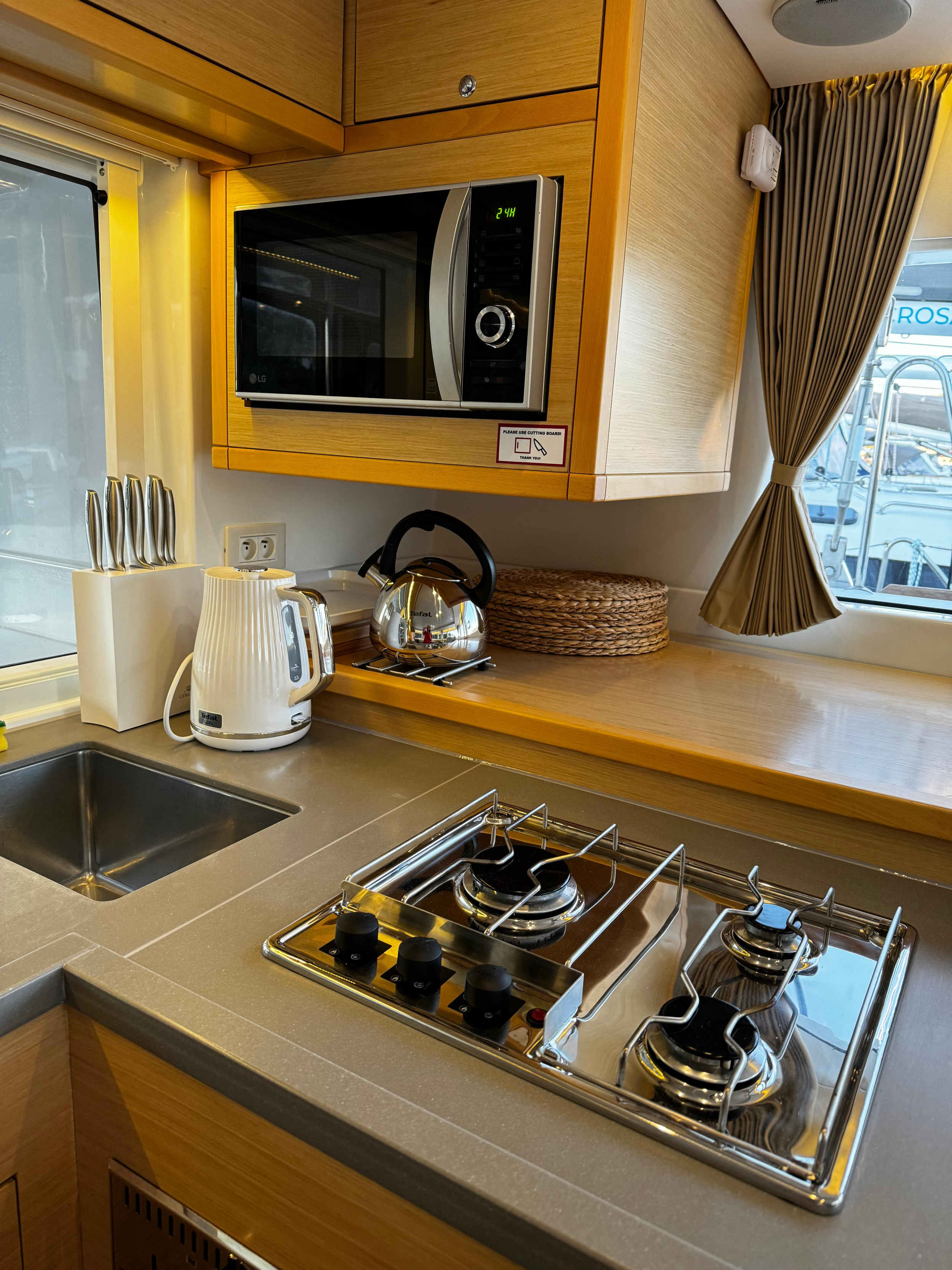 Lagoon 450 Fly — photo 7
