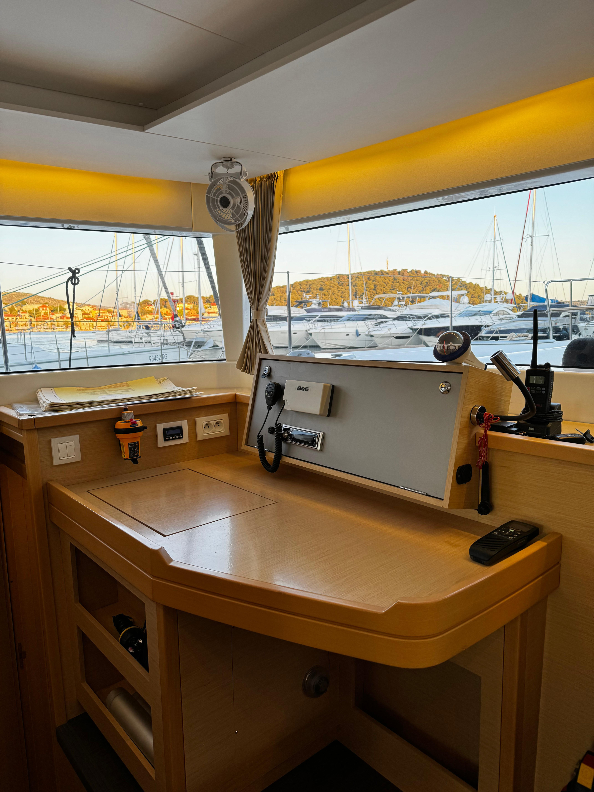 Lagoon 450 Fly — photo 4