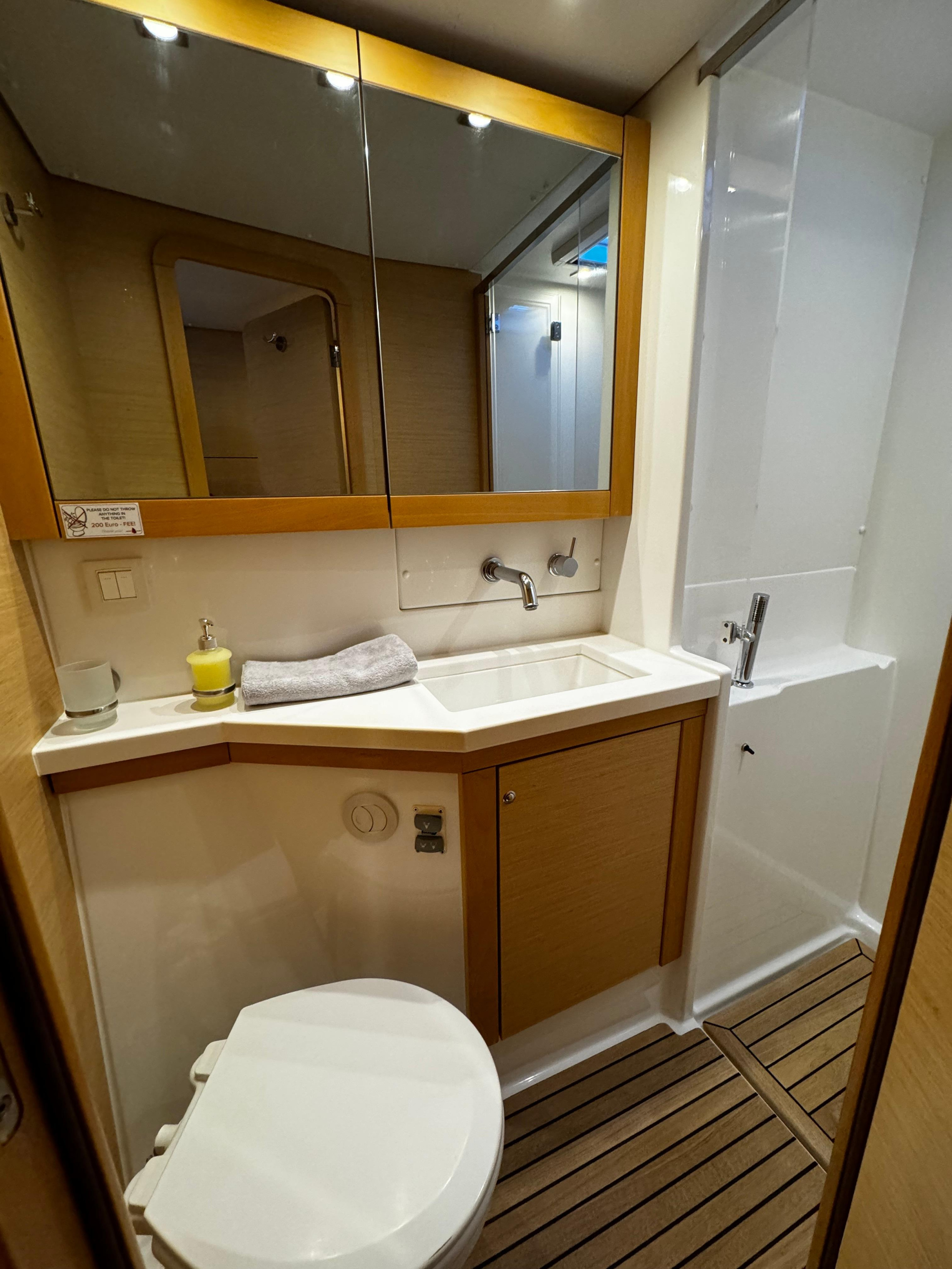 Lagoon 450 Fly — photo 14