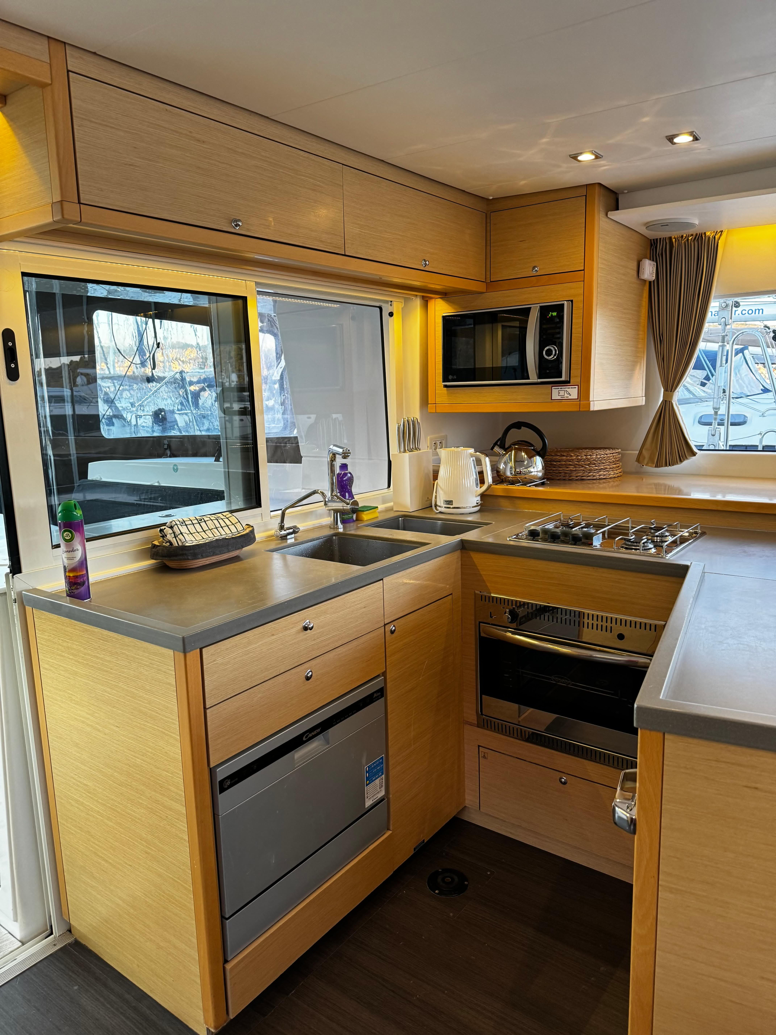 Lagoon 450 Fly — photo 15