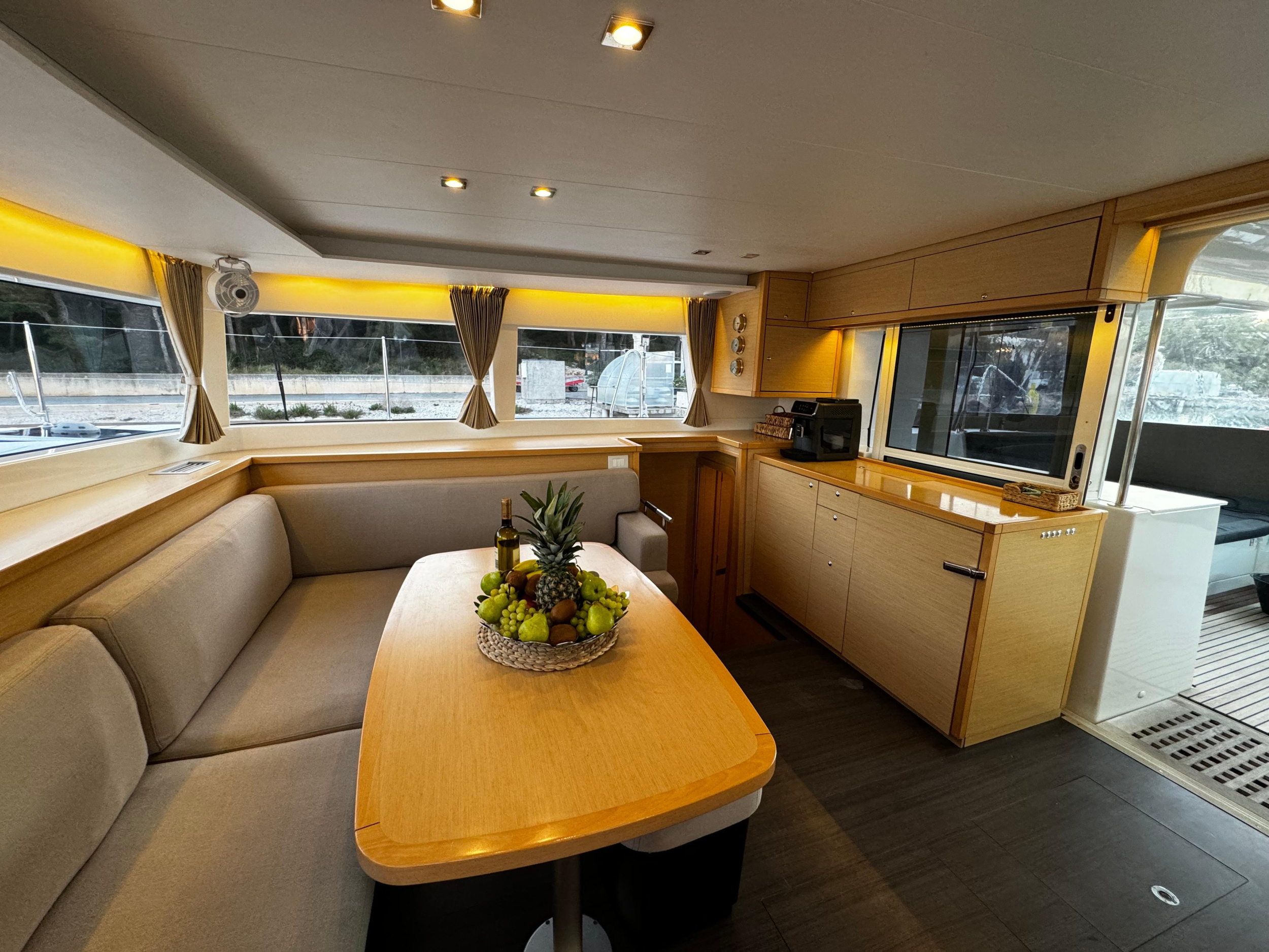 Lagoon 450 Fly — photo 11