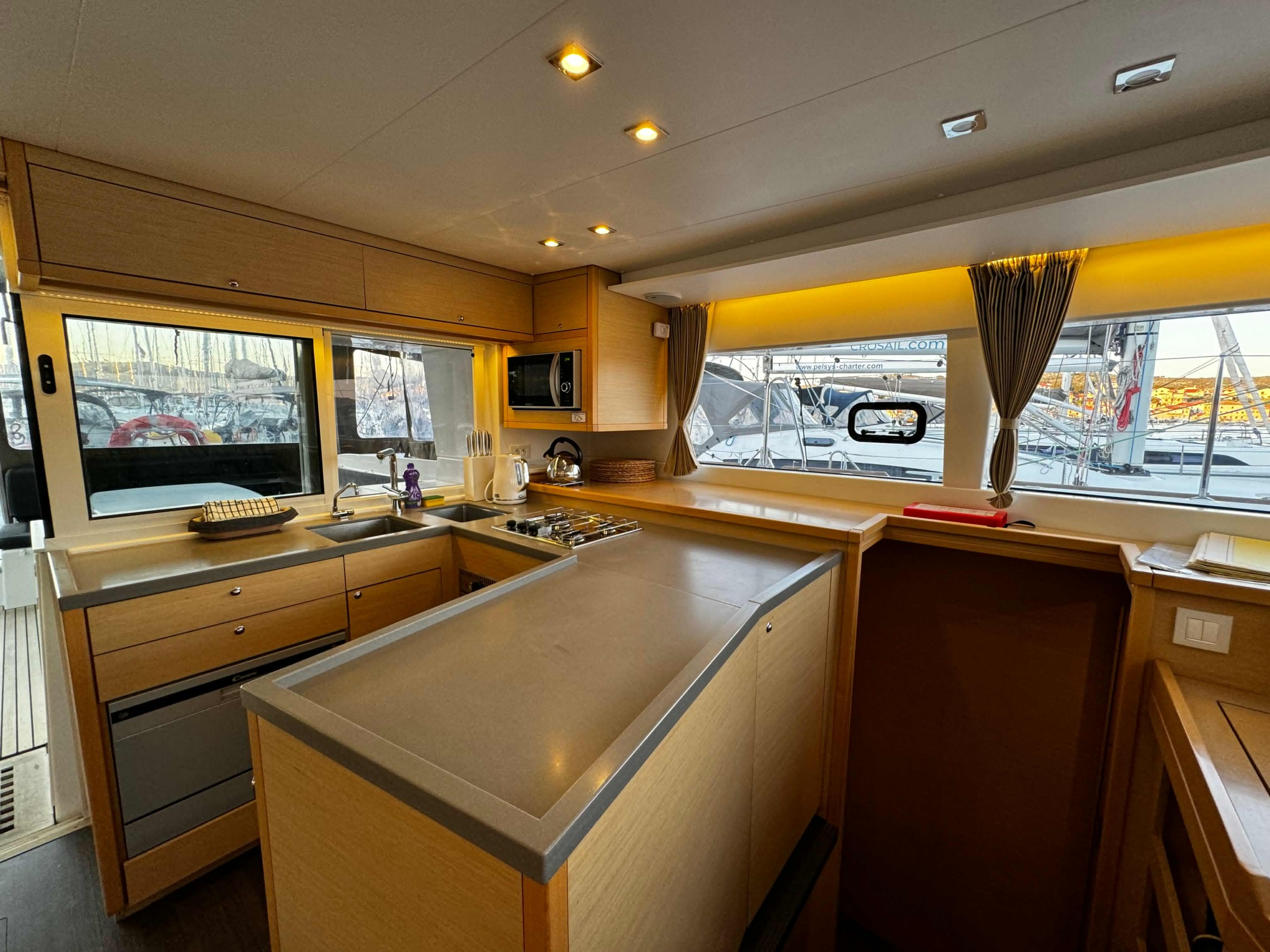 Lagoon 450 Fly — photo 26