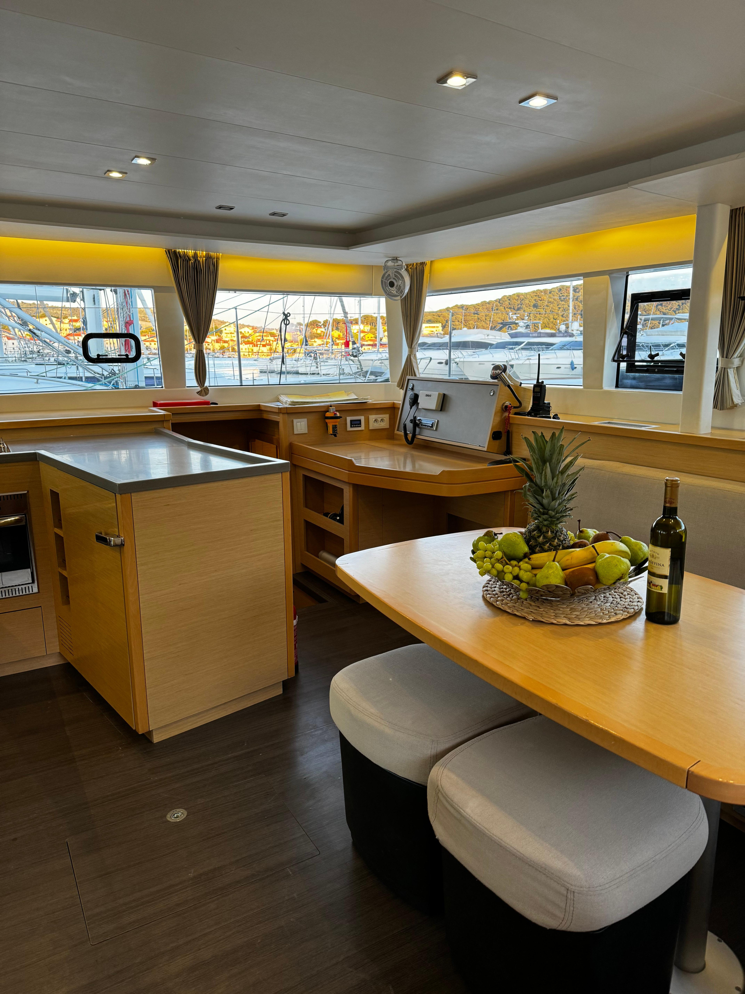 Lagoon 450 Fly — photo 6