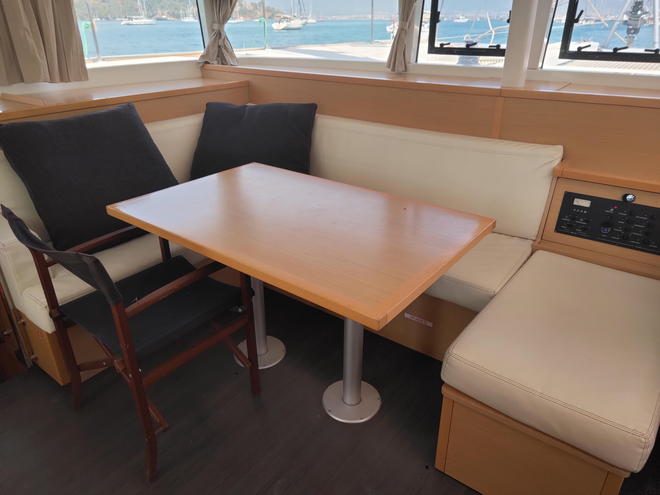 Lagoon 400 — photo 34