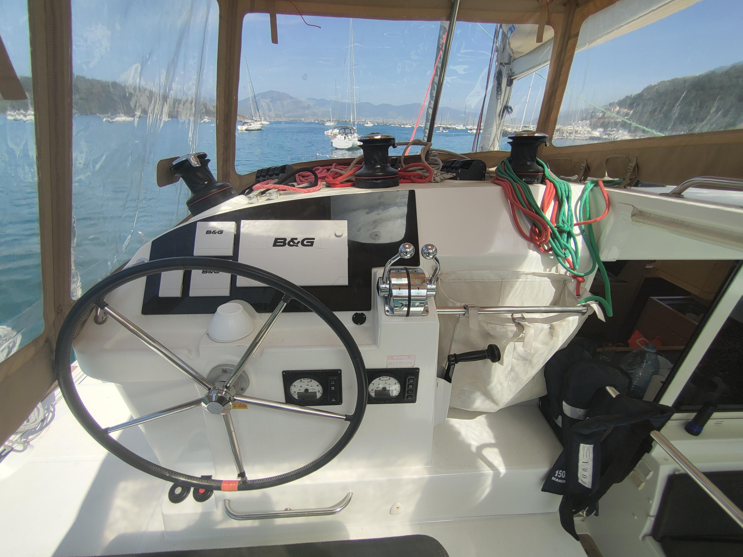 Lagoon 400 — photo 13