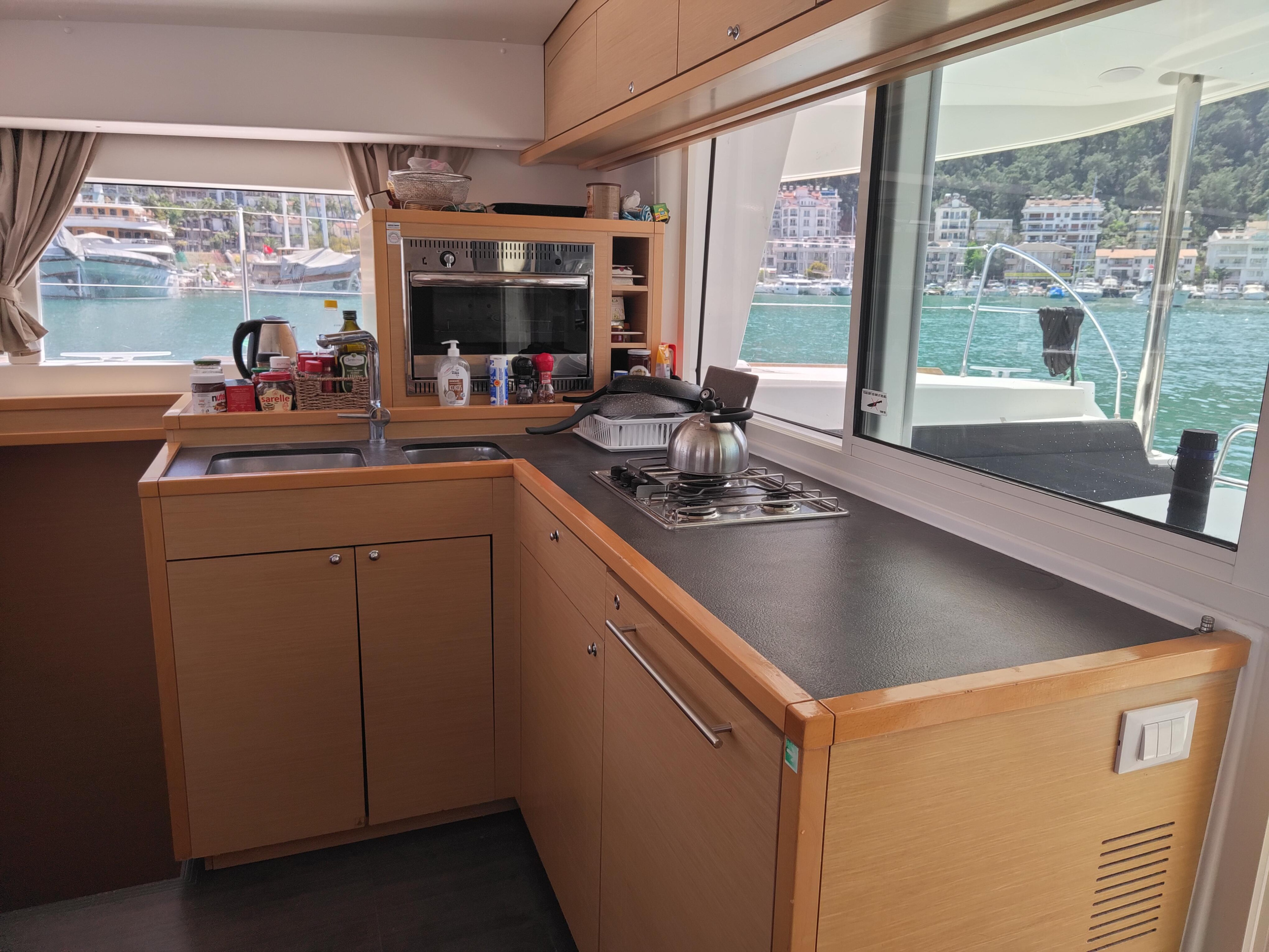 Lagoon 400 — photo 9