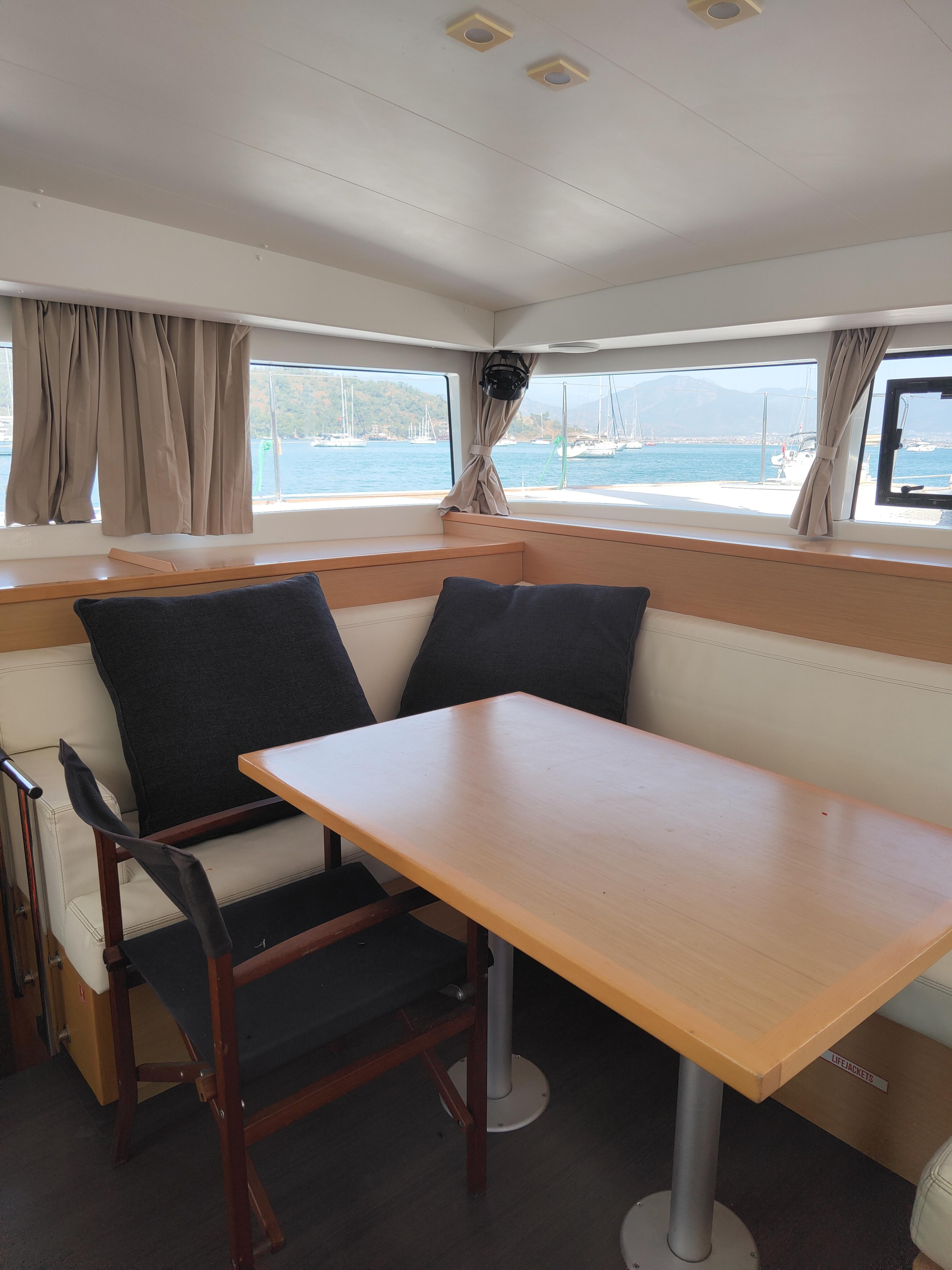 Lagoon 400 — photo 30