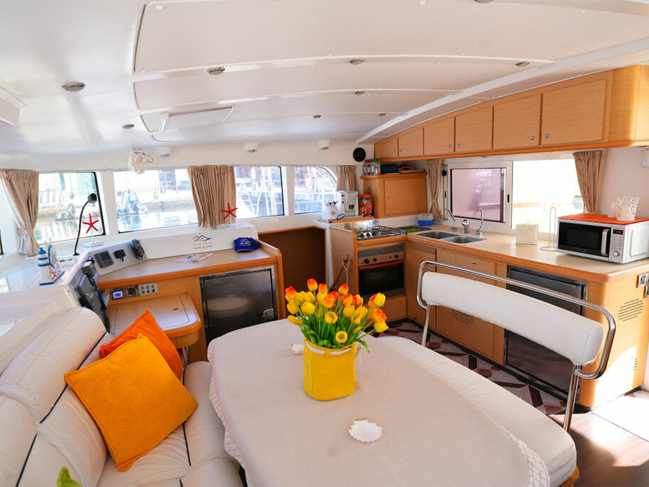 Lagoon 440 — photo 4
