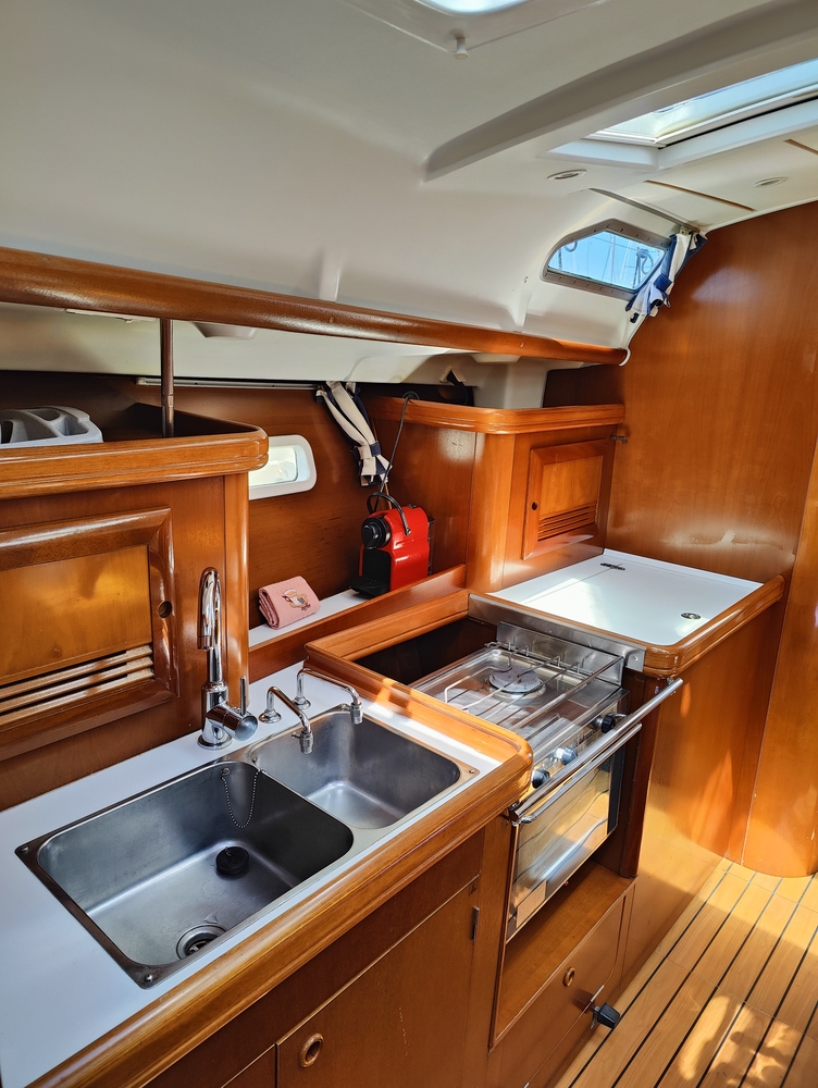 Oceanis 393 Clipper — photo 17