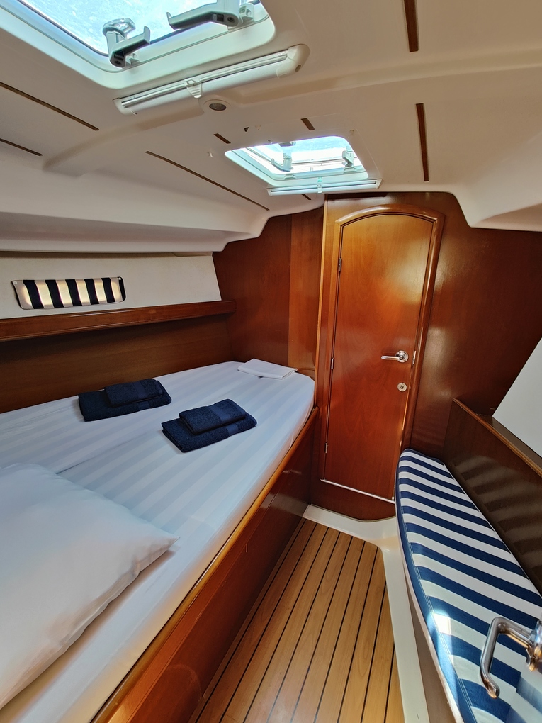 Oceanis 393 Clipper — photo 11
