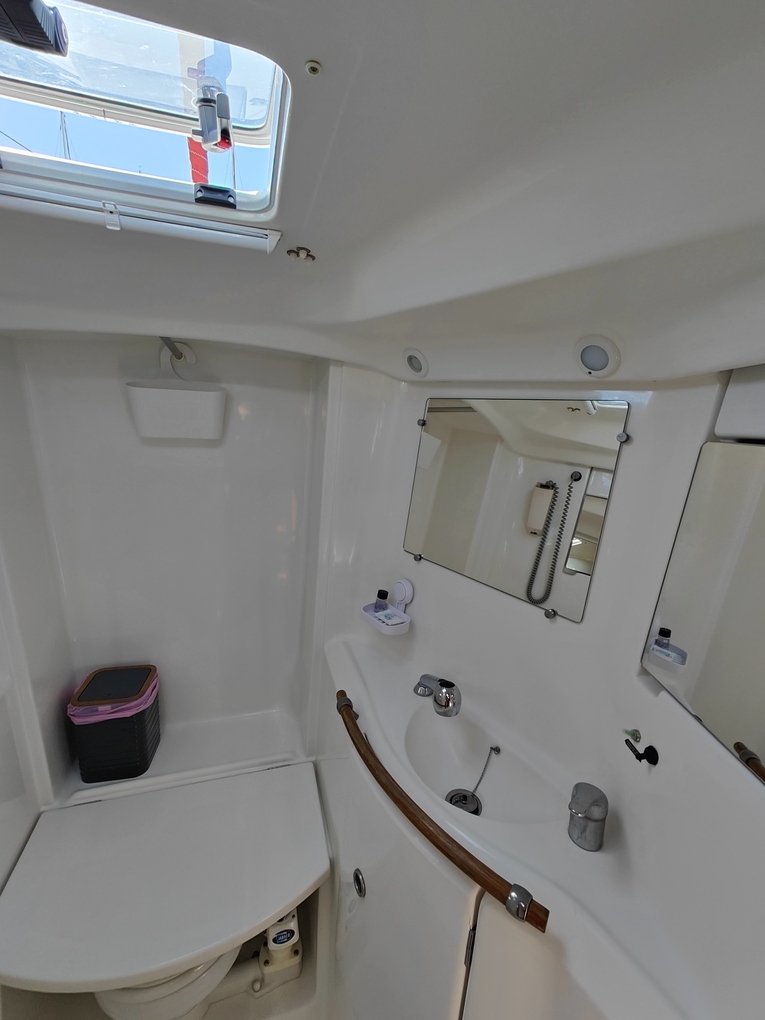 Oceanis 393 Clipper — photo 18