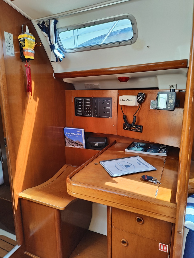 Oceanis 393 Clipper — photo 15