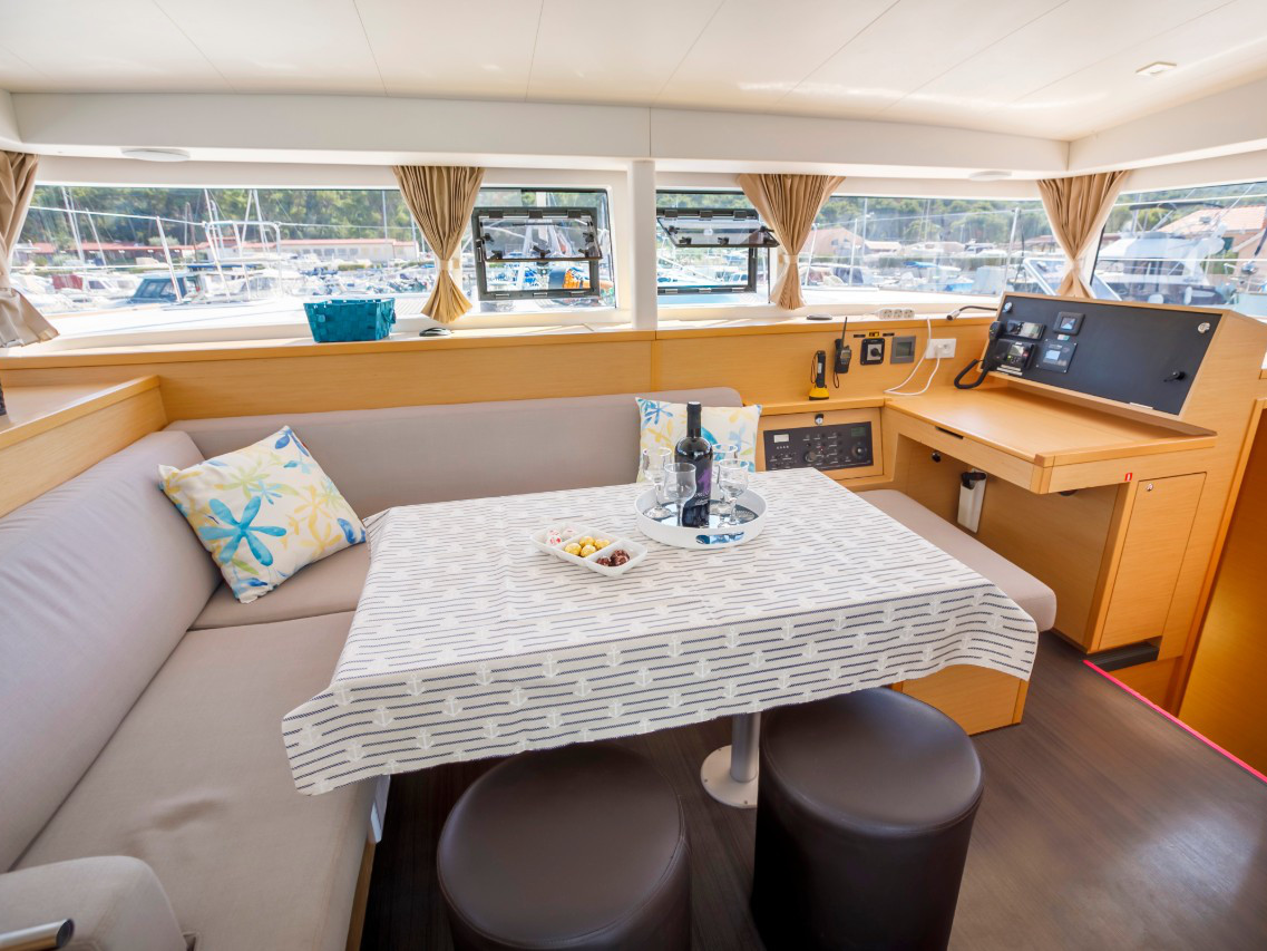 Lagoon 400 S2 — photo 4