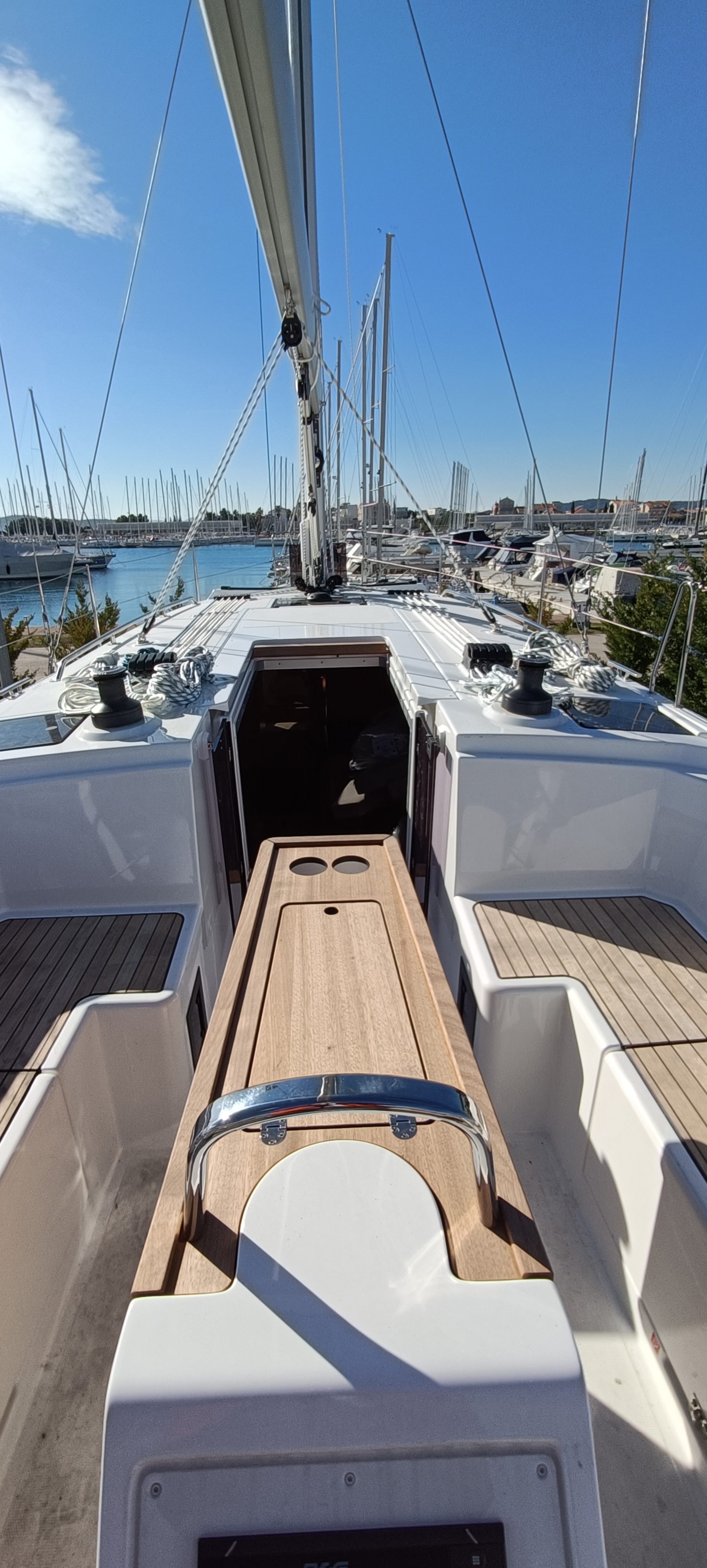 Bavaria C 38 — photo 11
