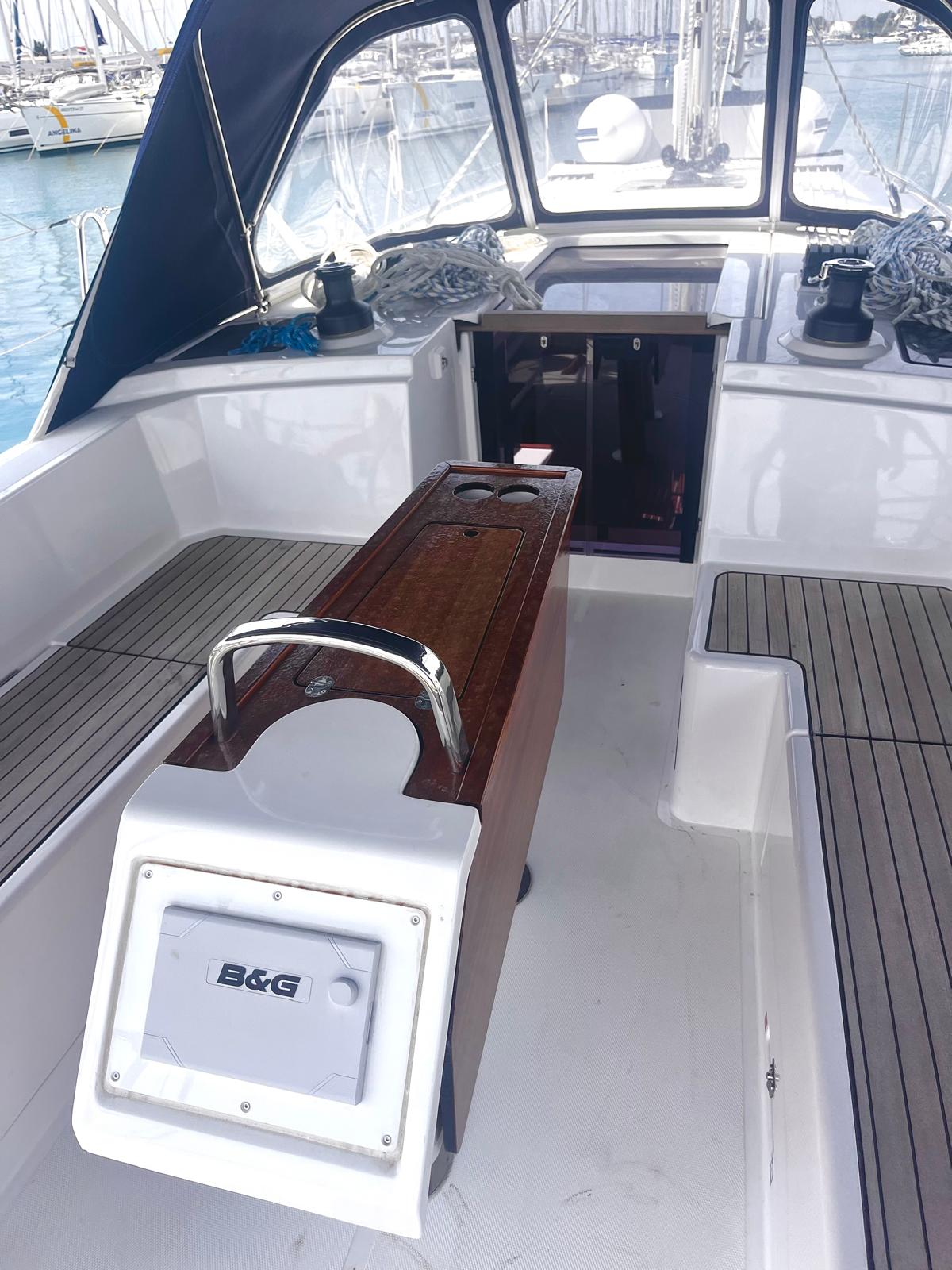 Bavaria C 38 — photo 4
