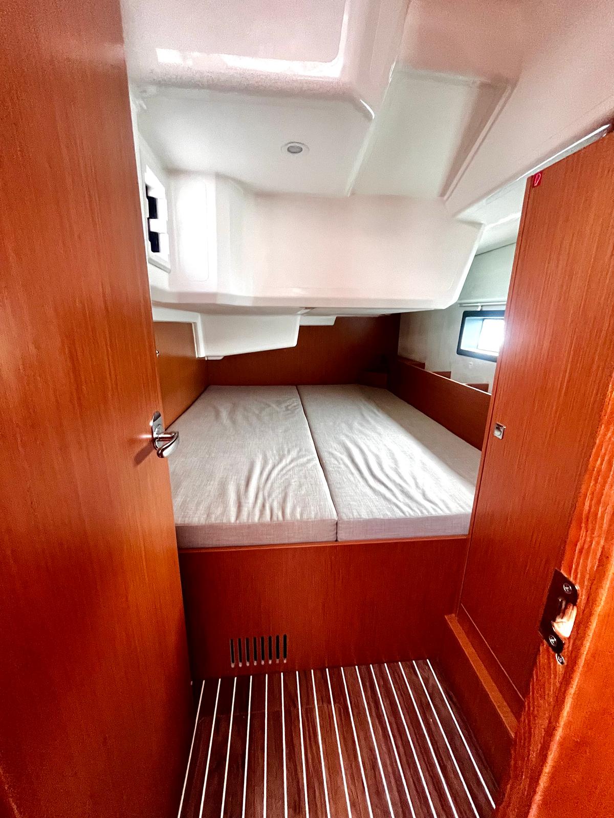 Bavaria C 38 — photo 10