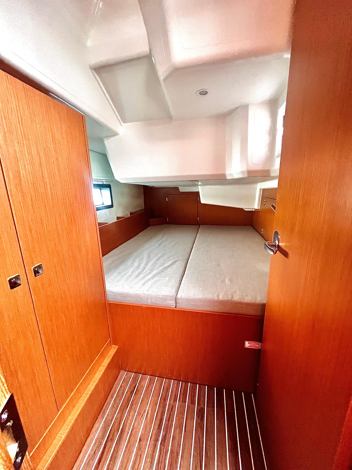 Bavaria C 38 — photo 9