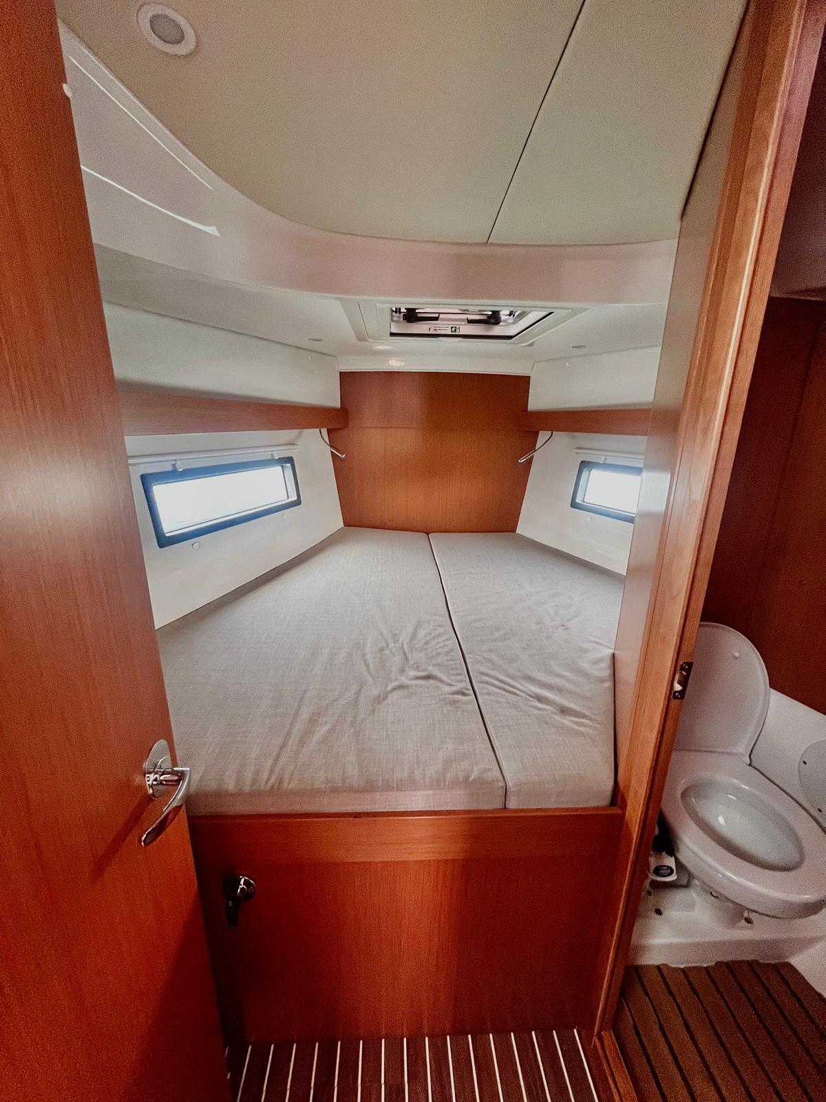 Bavaria C 38 — photo 16