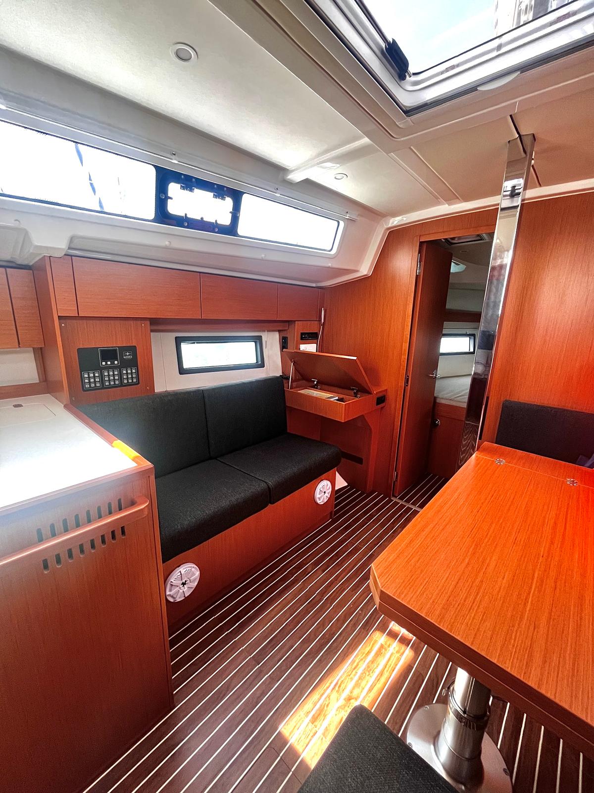 Bavaria C 38 — photo 3