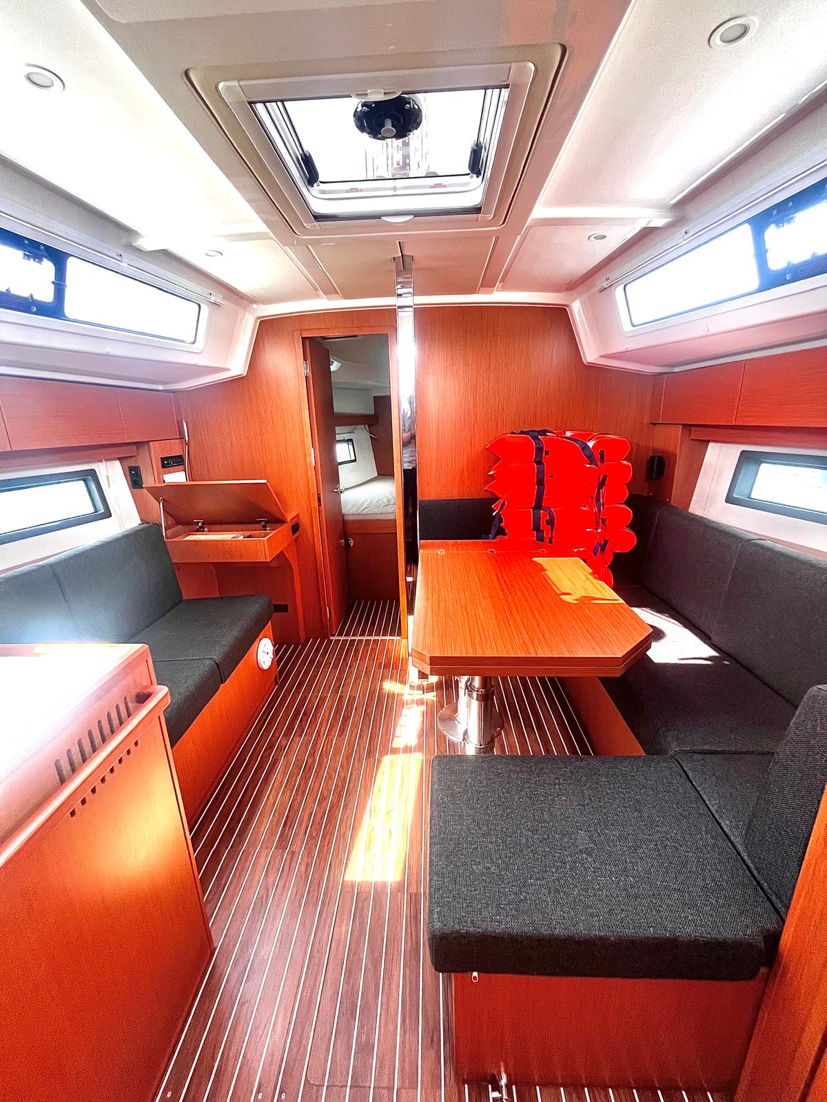 Bavaria C 38 — photo 6