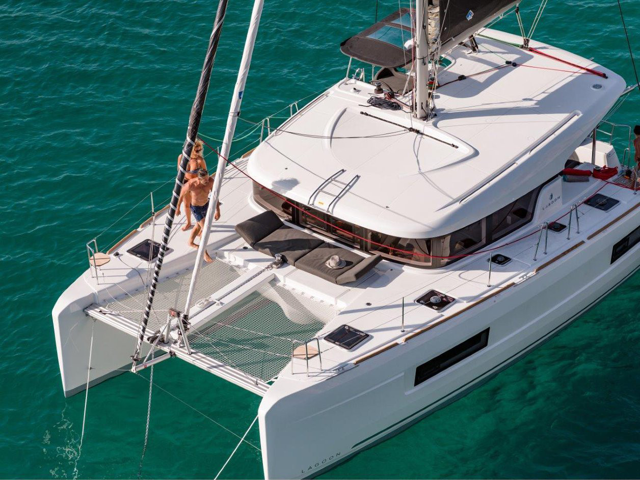 Lagoon 40 — photo 1