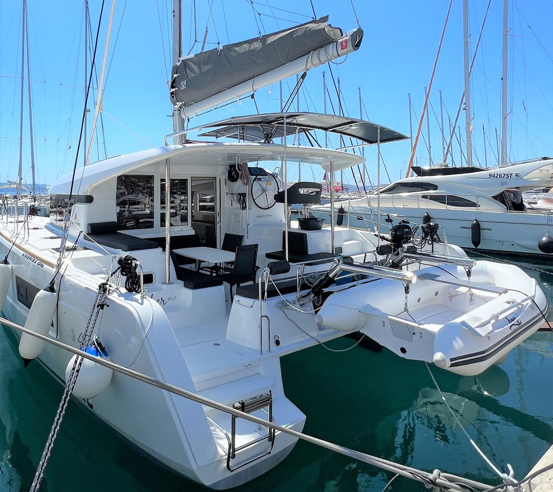 Lagoon 40 — photo 10