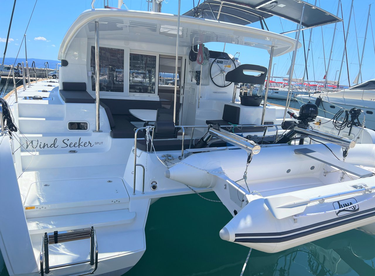 Lagoon 40 — photo 3
