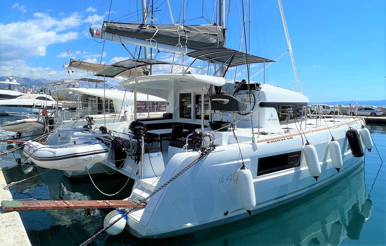 Lagoon 40 — photo 17