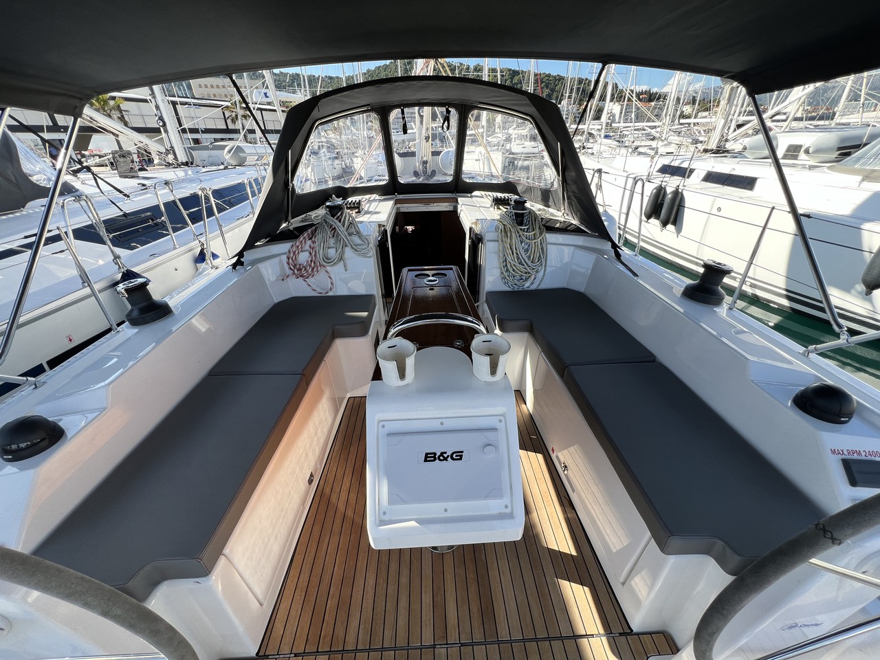 Bavaria C38 — photo 19