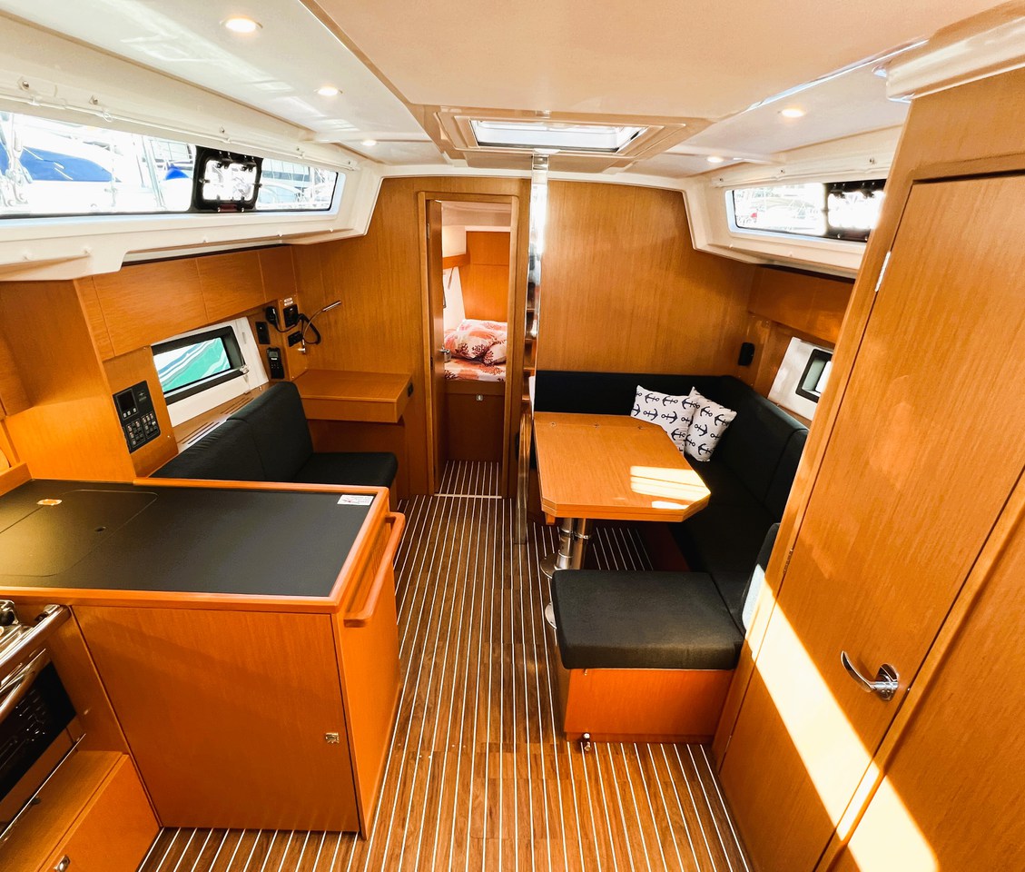 Bavaria C38 — photo 14