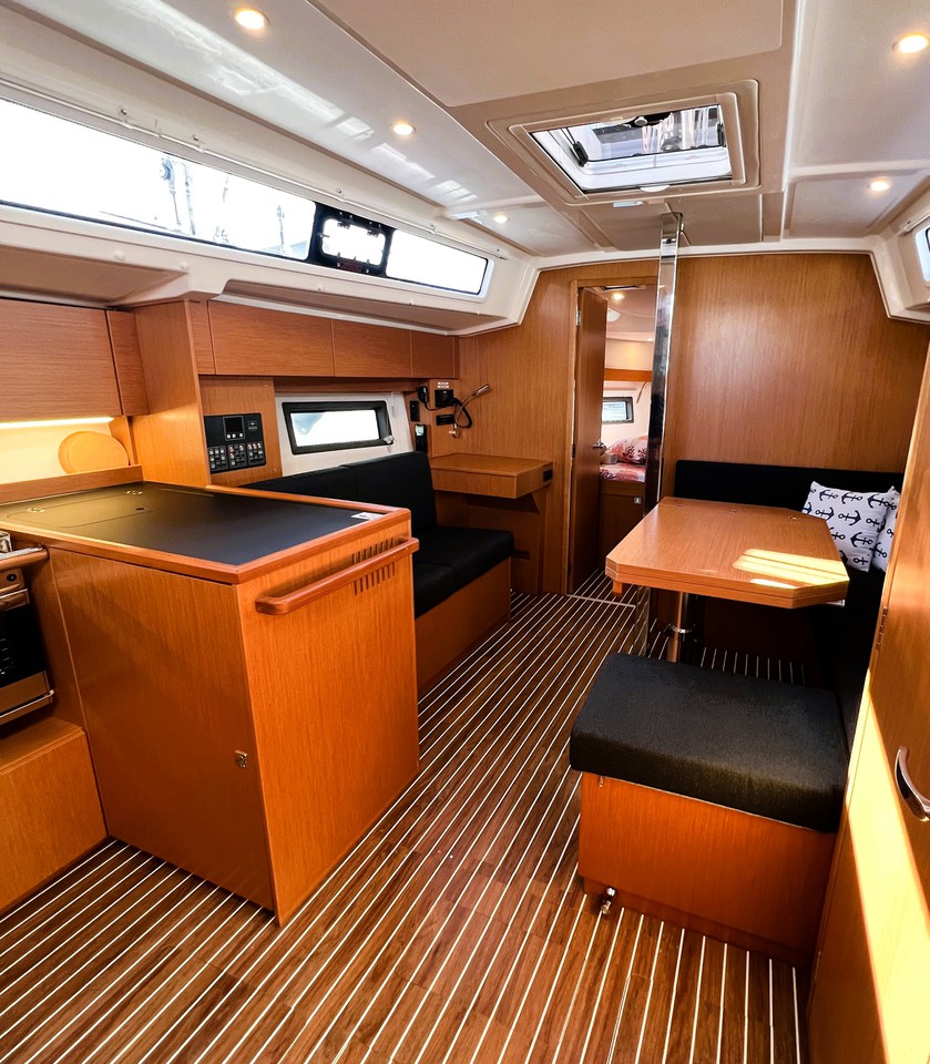 Bavaria C38 — photo 17