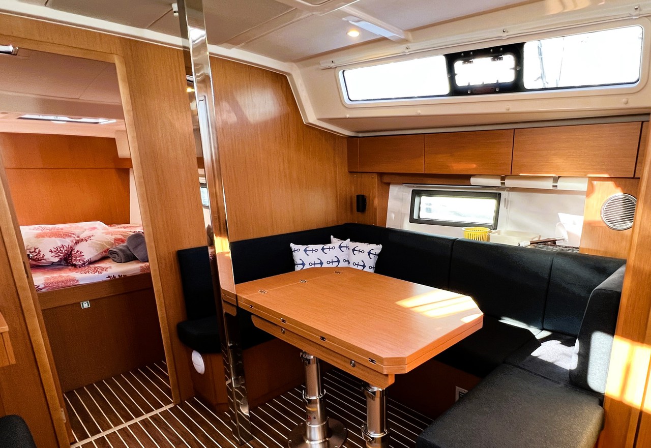 Bavaria C38 — photo 16
